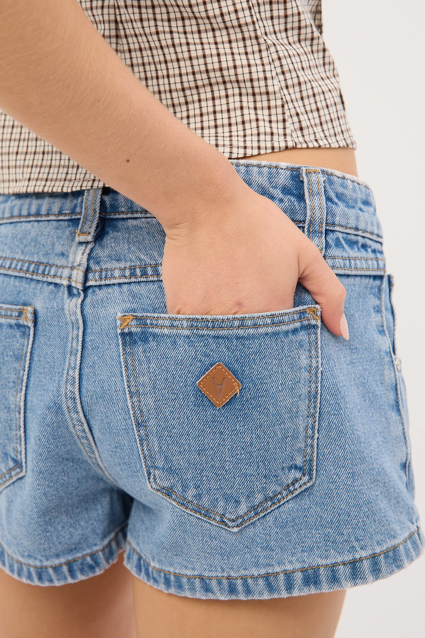 Abrand 99 Denim Short Gigi - Image 5