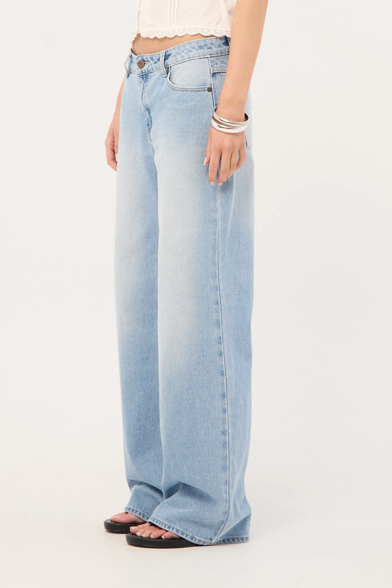 Abrand 99 Low Baggy Jean Kaia Worn - Image 6
