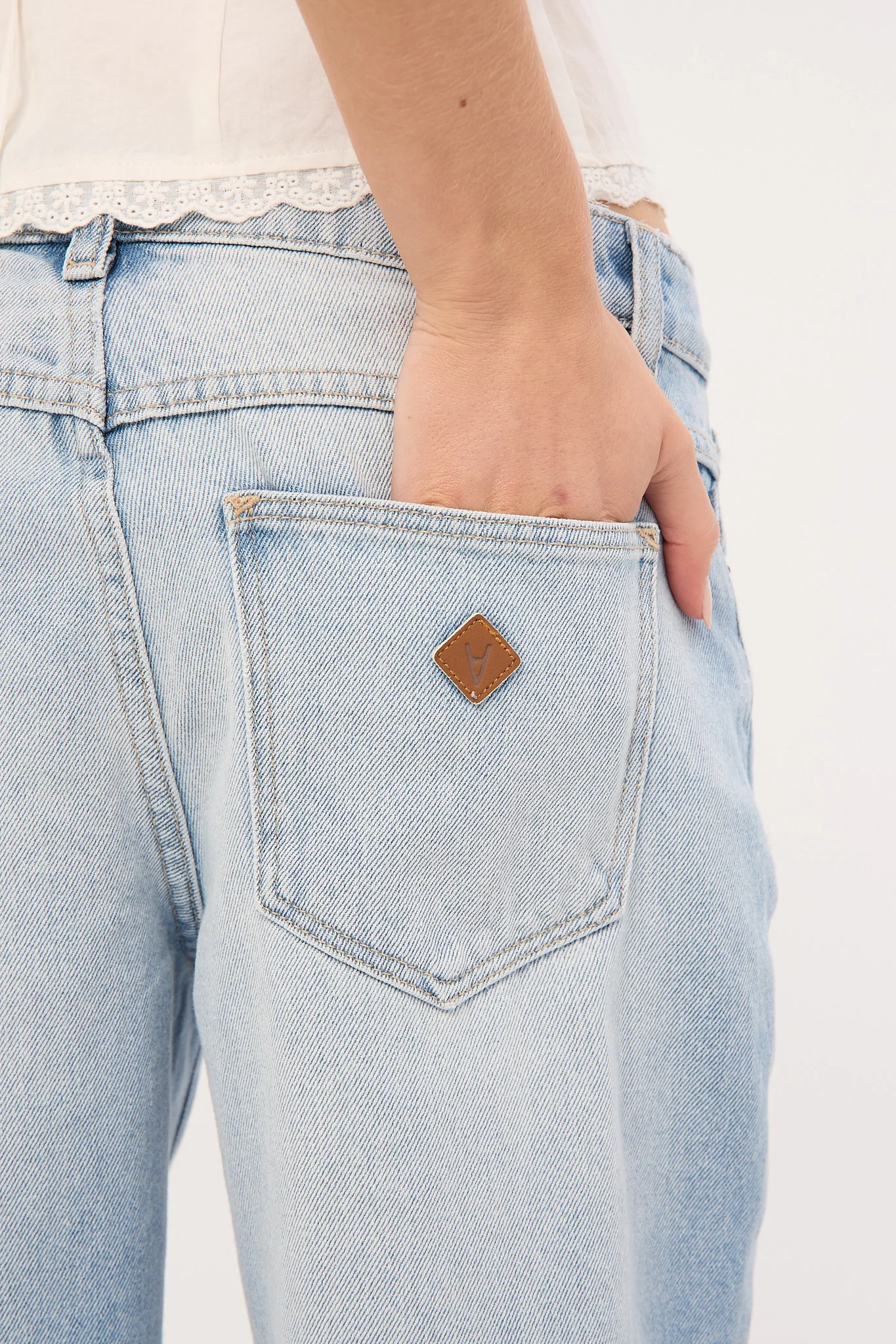 Abrand 99 Low Baggy Jean Kaia Worn - Image 8