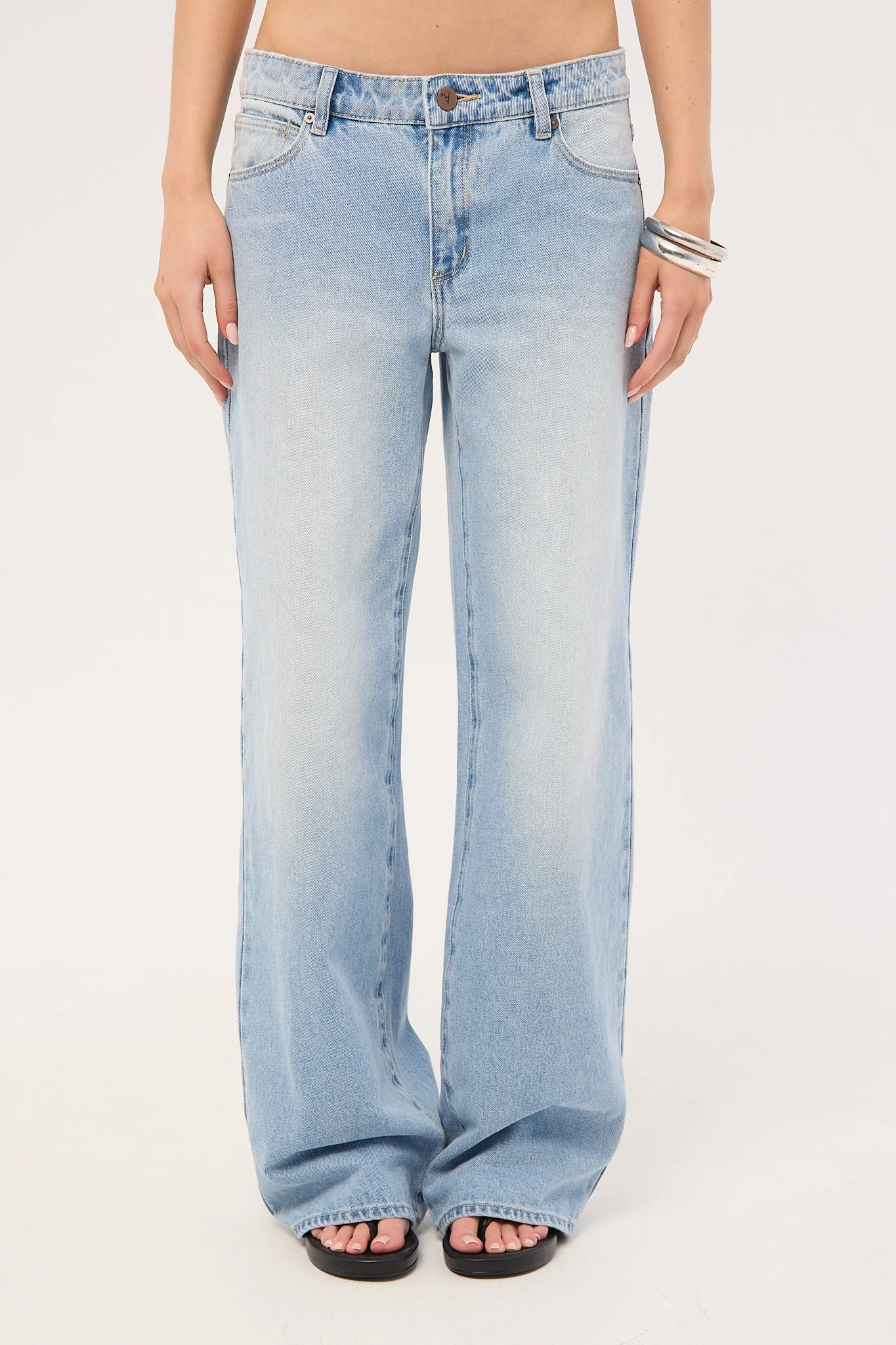 Abrand 99 Low Baggy Jean Kaia Worn - Image 9