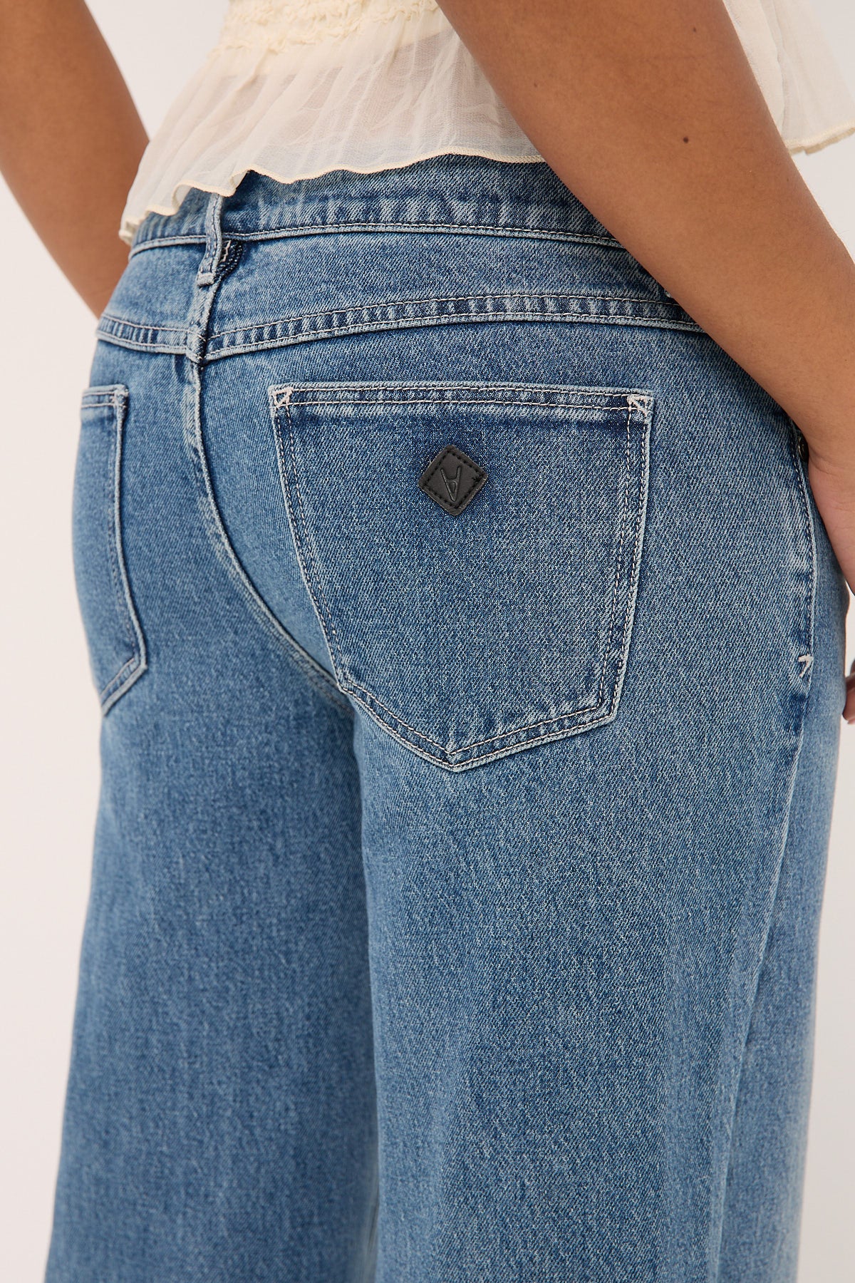 Abrand 99 Low Rise Wide Jean Kim - Image 7