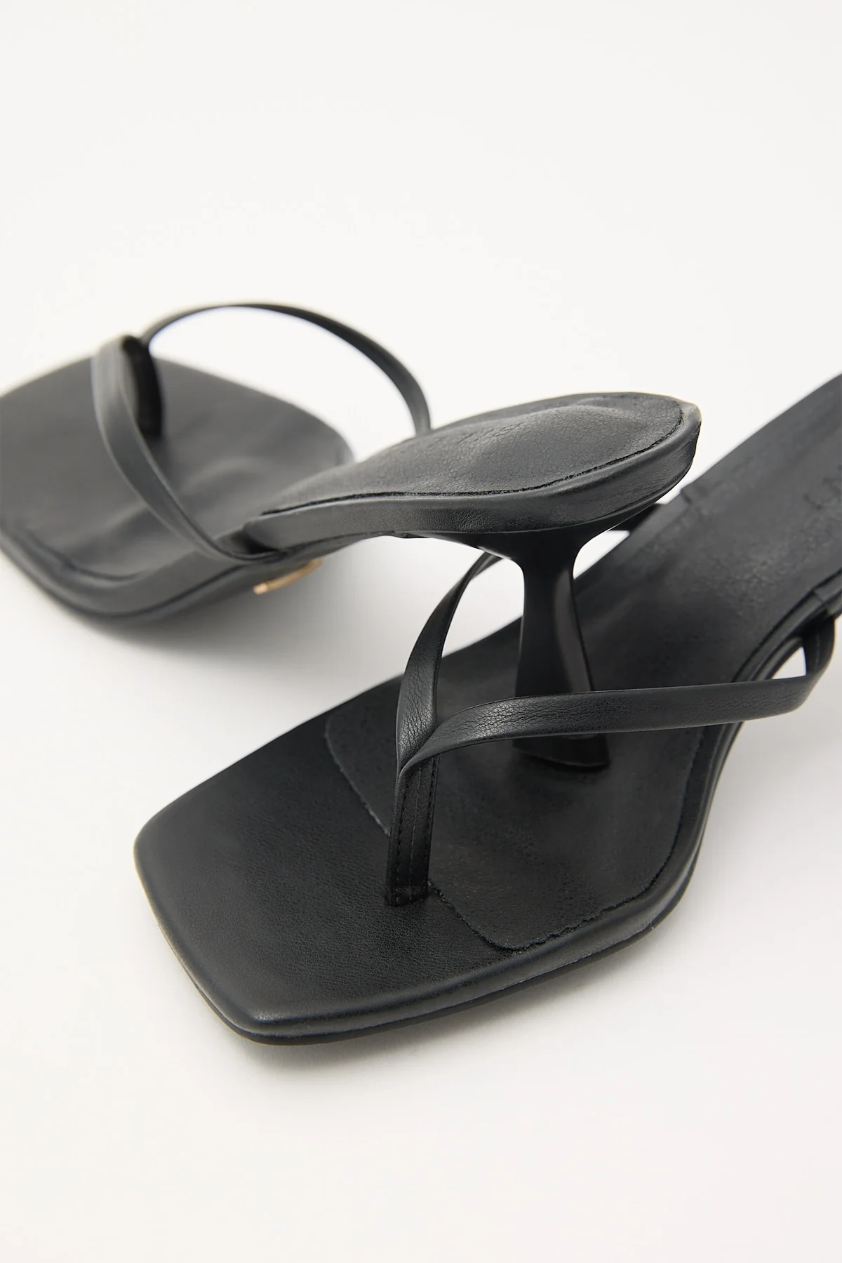 Billini Xami Thong Heel Black - Image 4