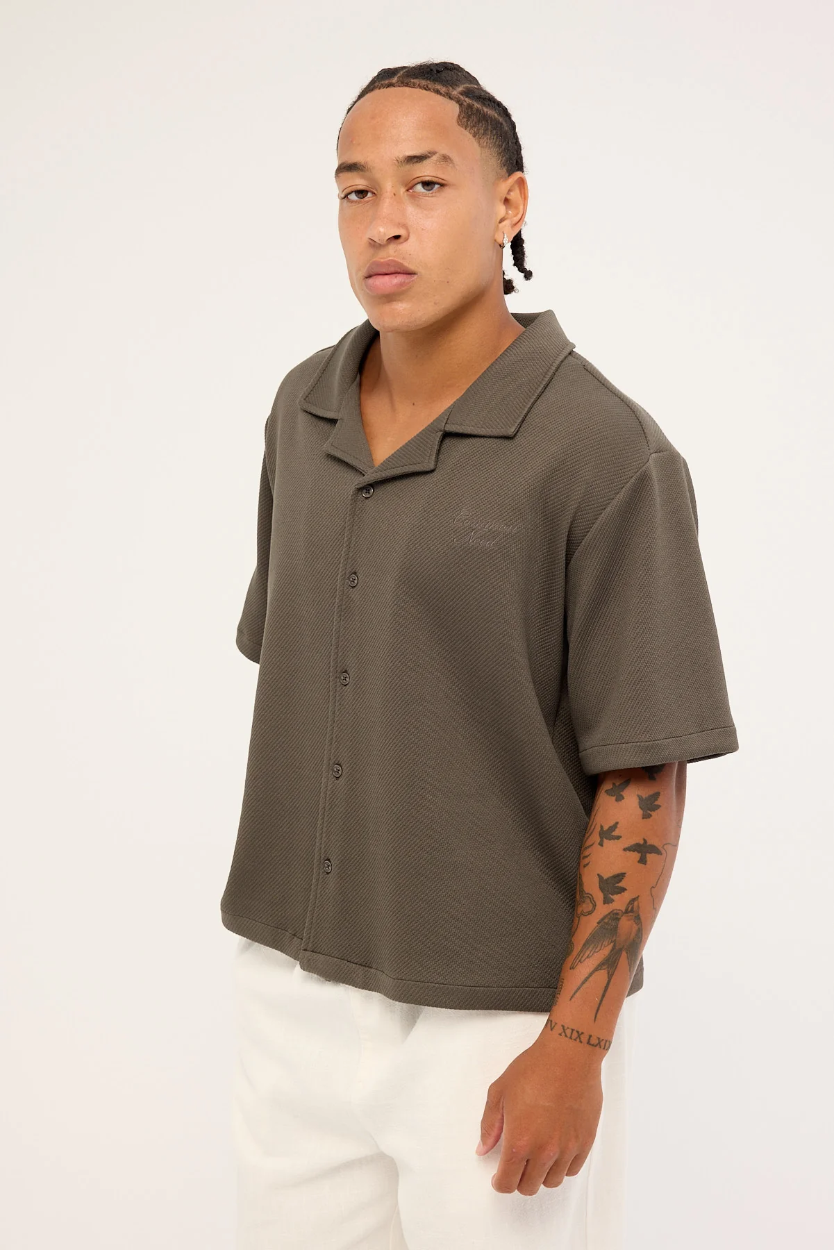 Common Need Alaric Boxy Cropped Resort Shirt Asphalt - Image 4
