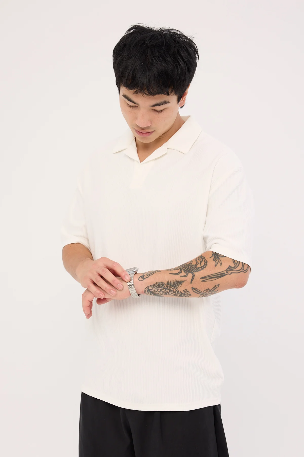 Common Need Austin Pleated Polo White - Image 4