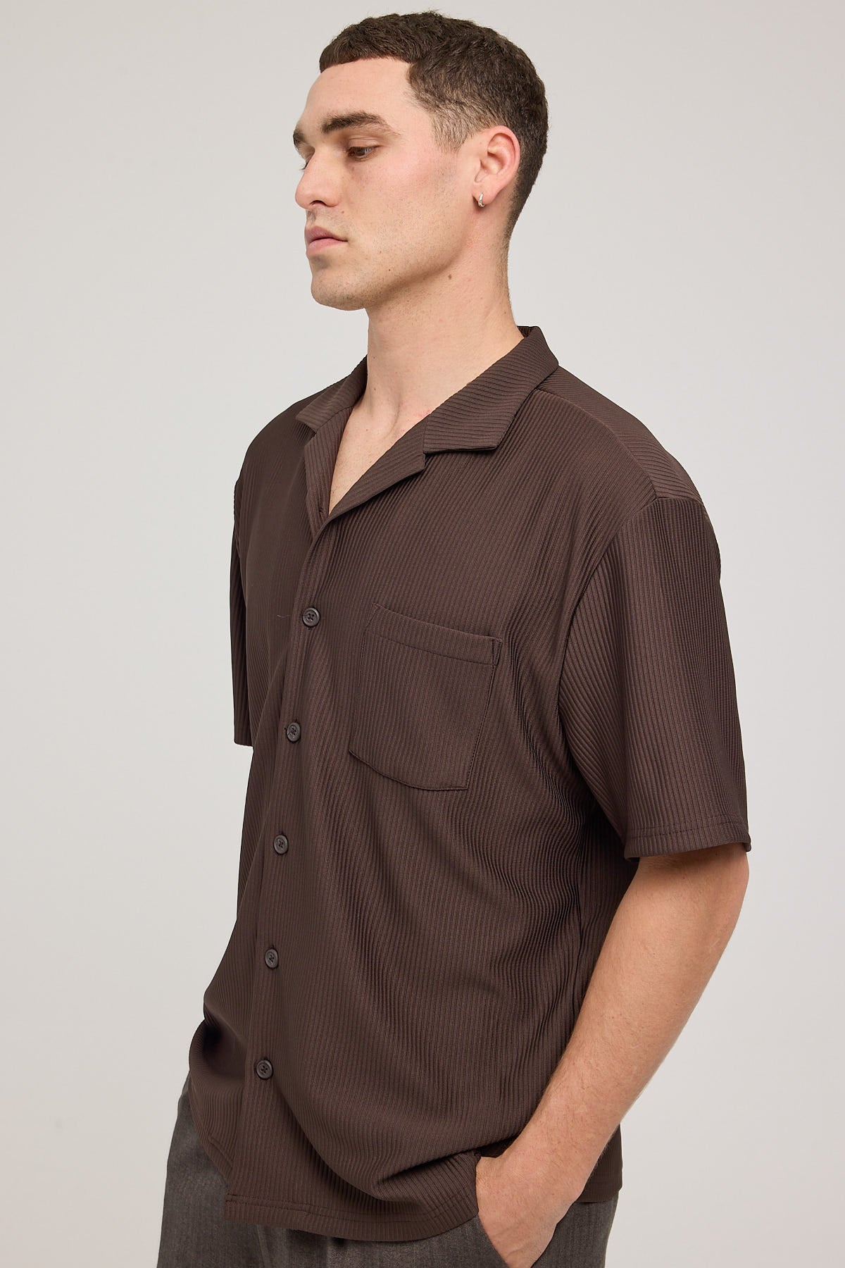 Common Need Austin Pleated Resort Shirt Dark Brown - Image 3