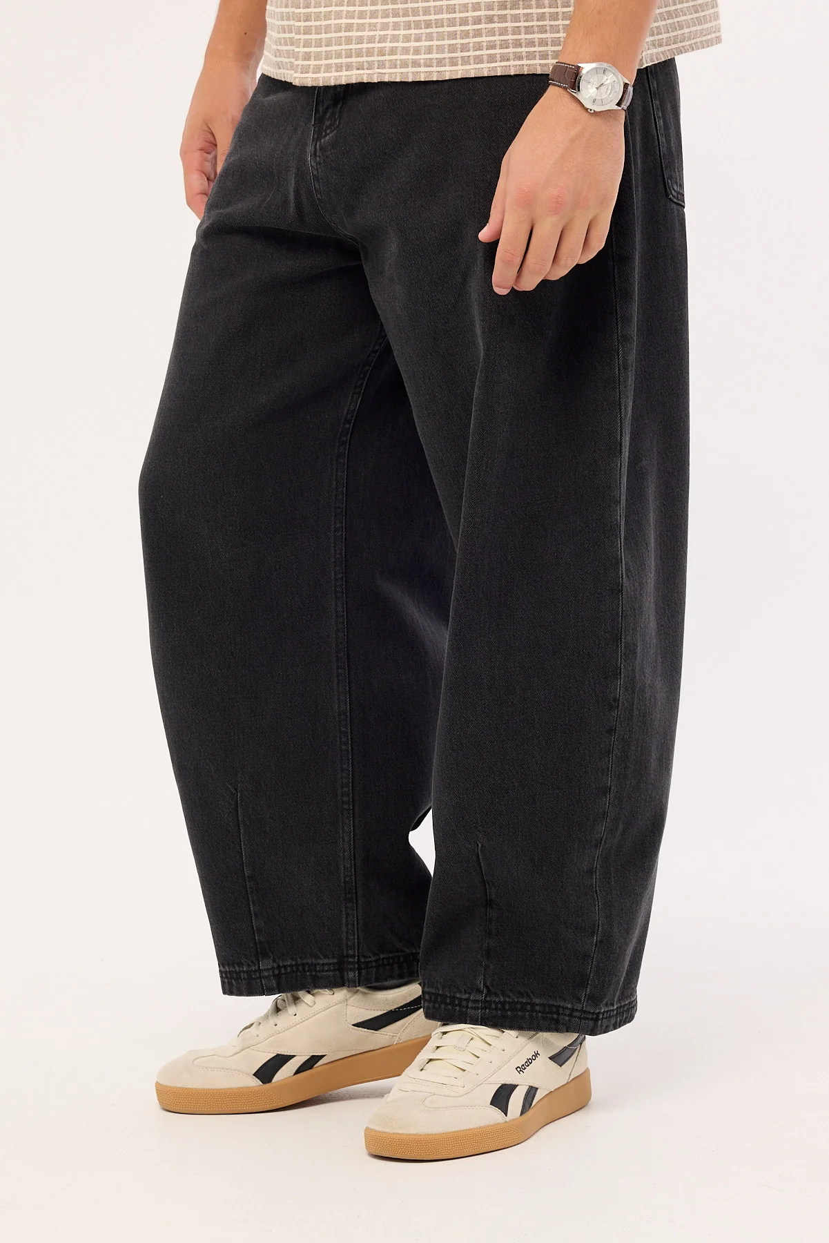 Common Need Axis Barrel Jean Black - Image 4