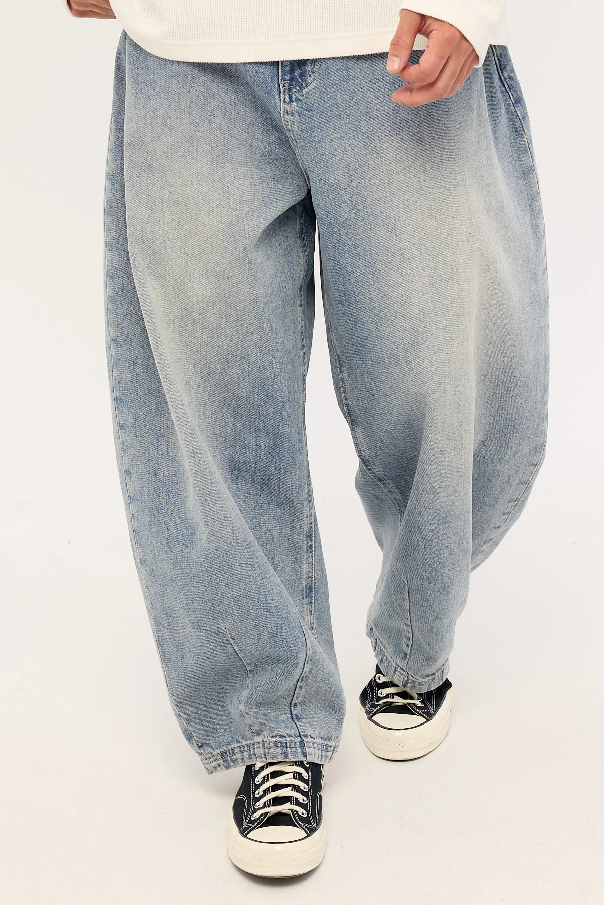 Common Need Axis Barrel Jean Cloud Blue - Image 2
