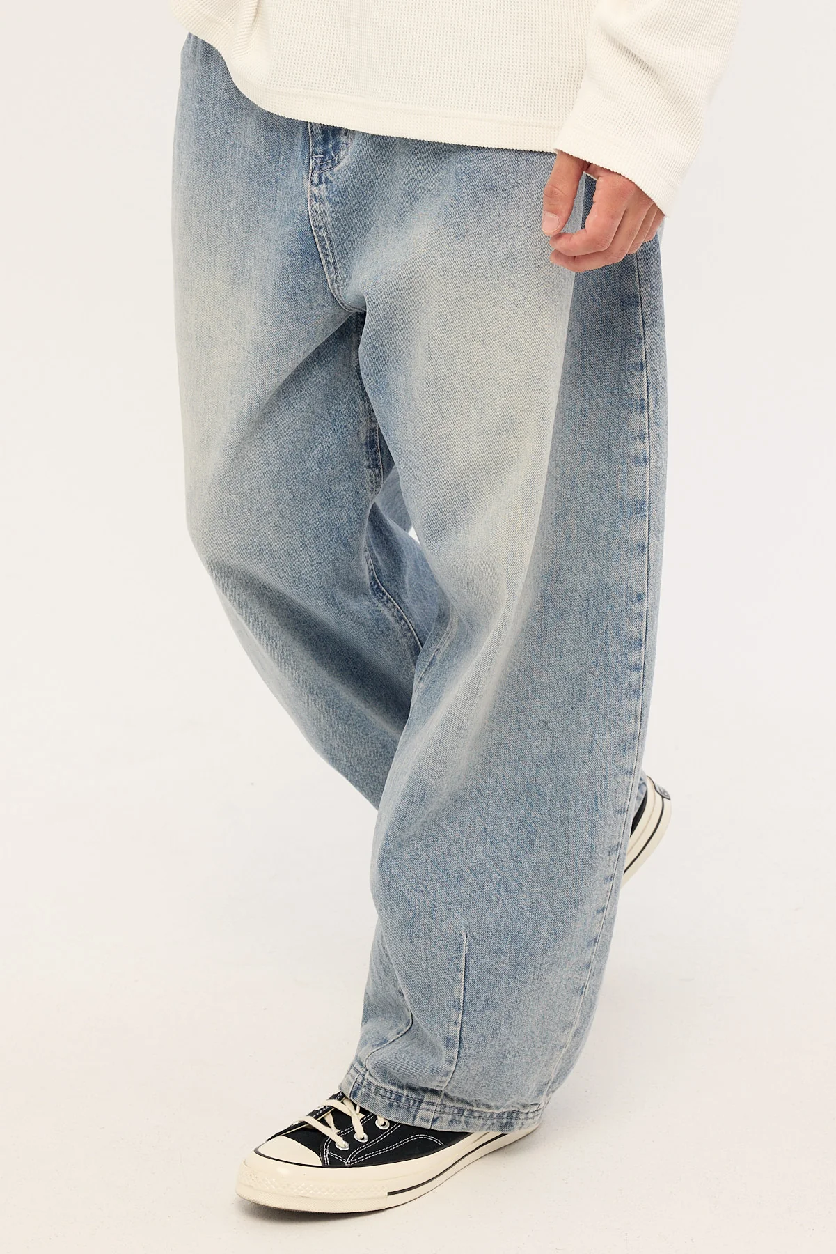 Common Need Axis Barrel Jean Cloud Blue - Image 3