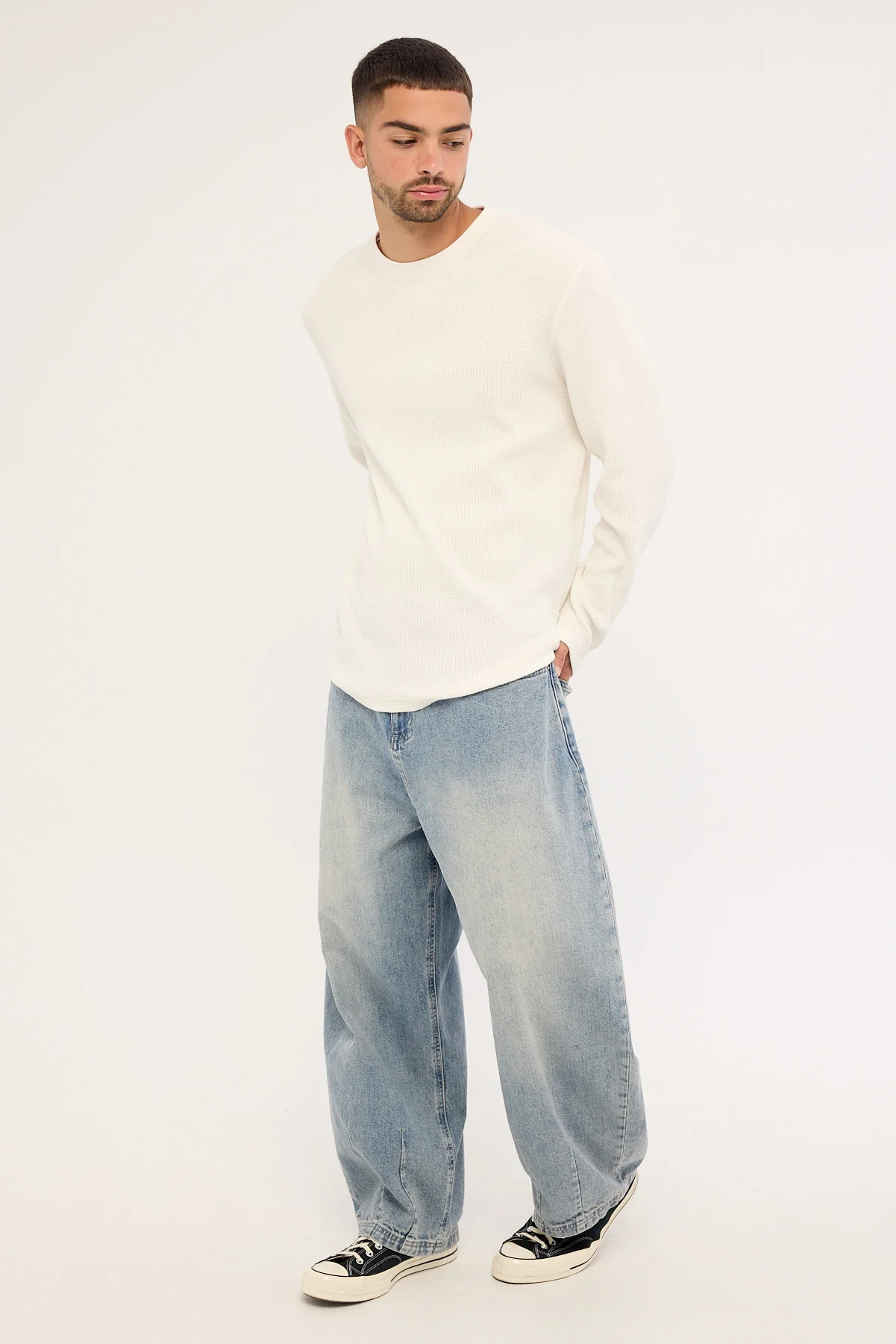 Common Need Axis Barrel Jean Cloud Blue - Image 4