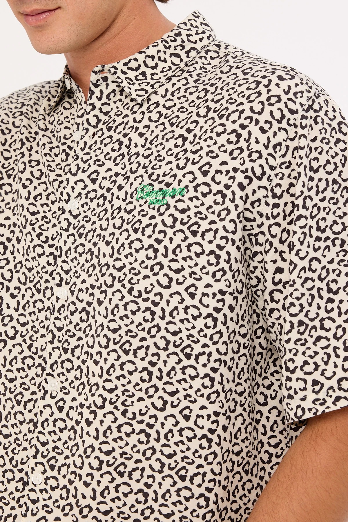 Common Need Best Interest Boxy Cropped Shirt Cream Leopard - Image 4