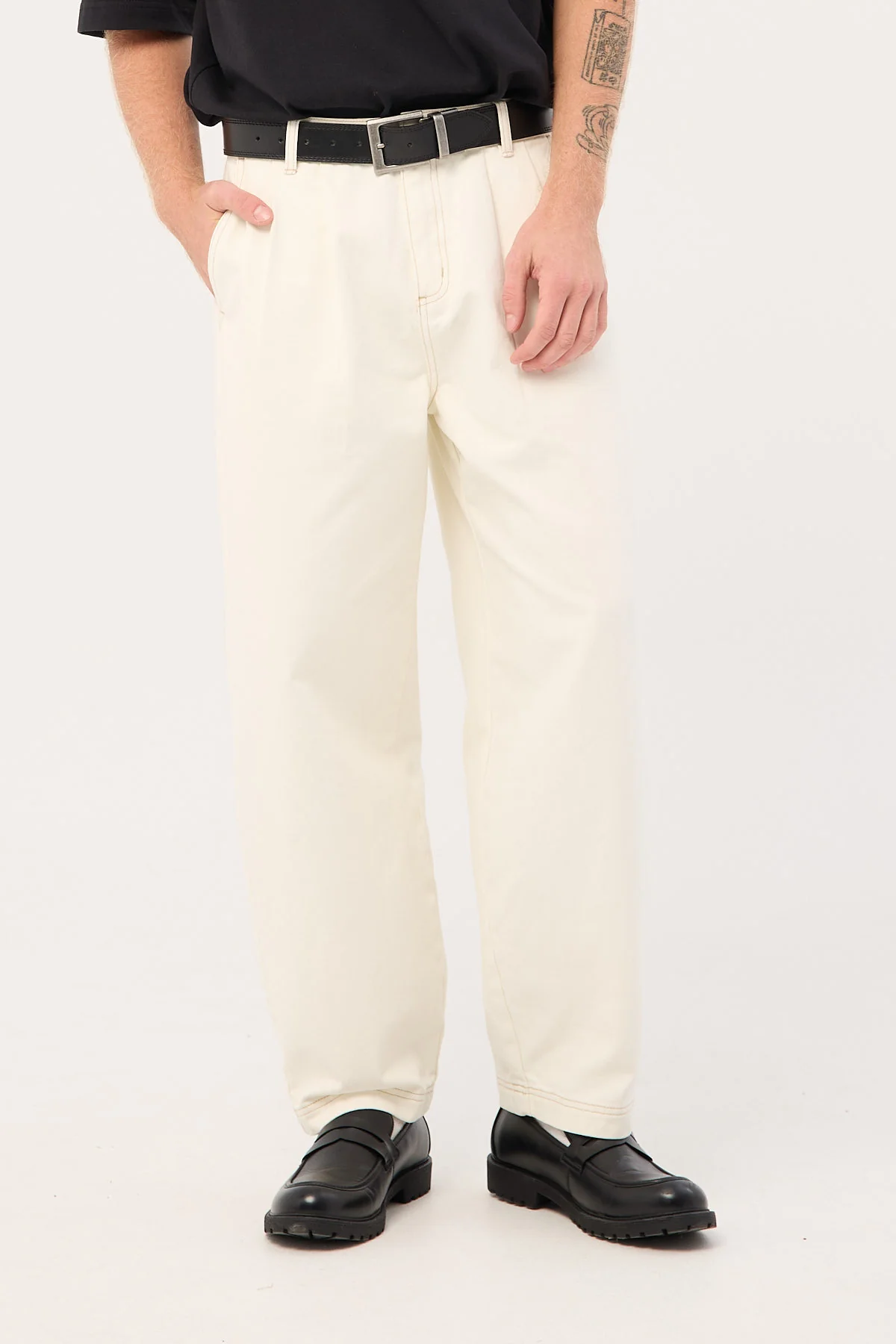 Common Need Blanco Pleated Jean Ecru - Image 2