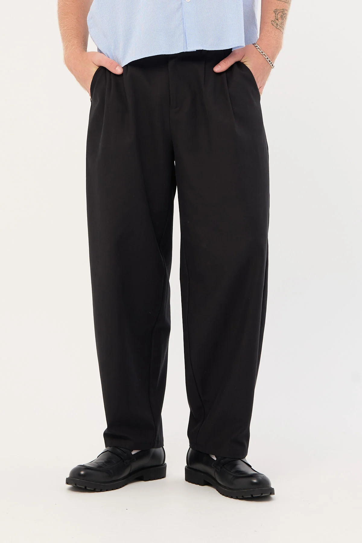 Common Need Blanco Pleated Tailored Trouser Black - Image 4