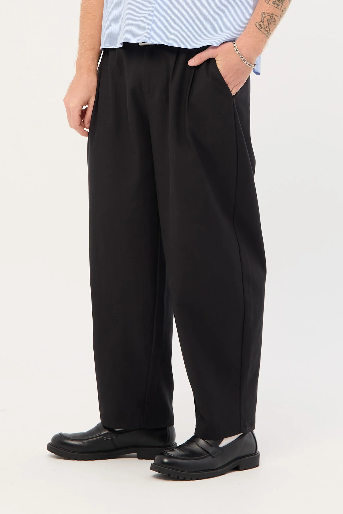 Common Need Blanco Pleated Tailored Trouser Black - Image 7