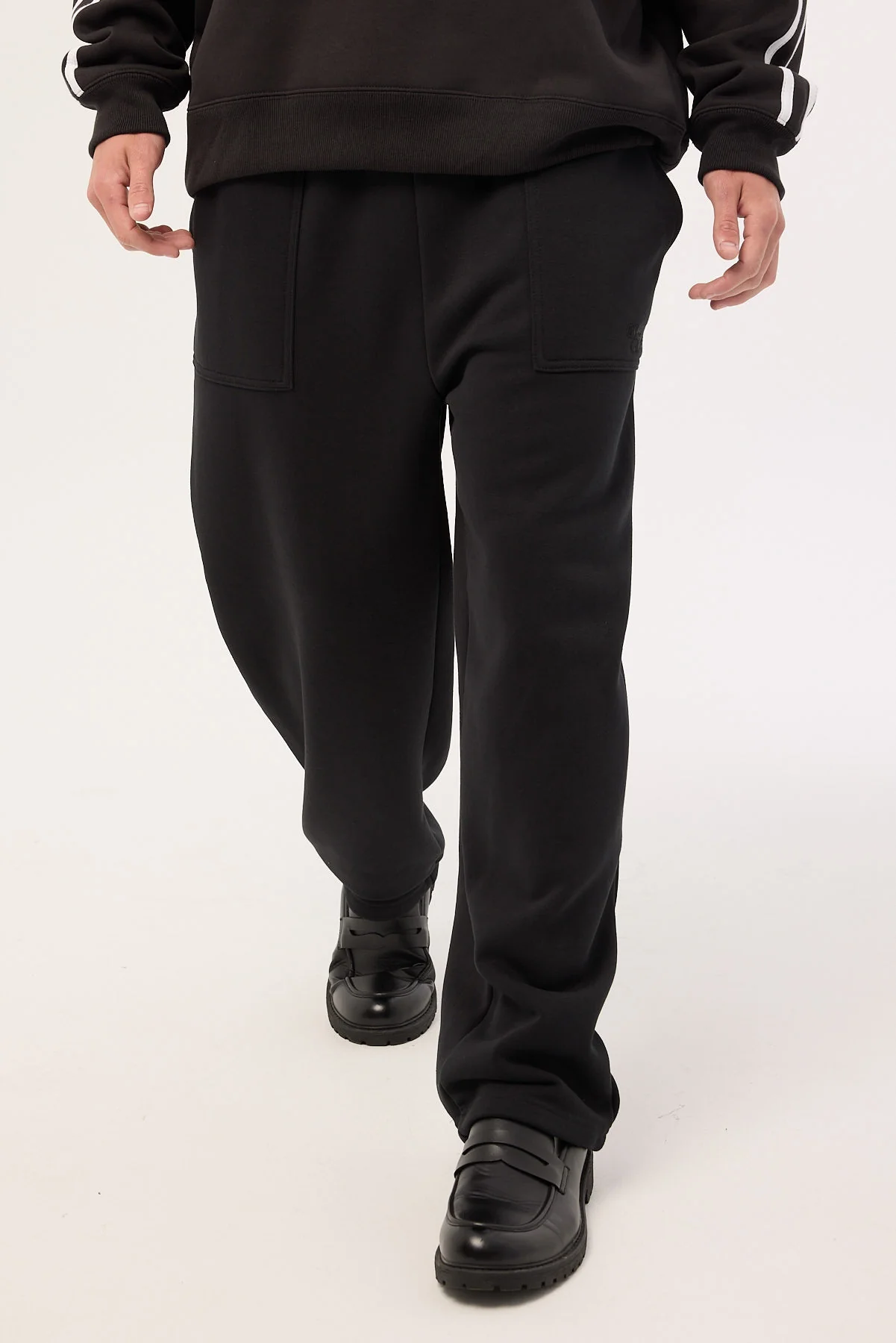Common Need Chase Baggy Sweatpant Black - Image 2