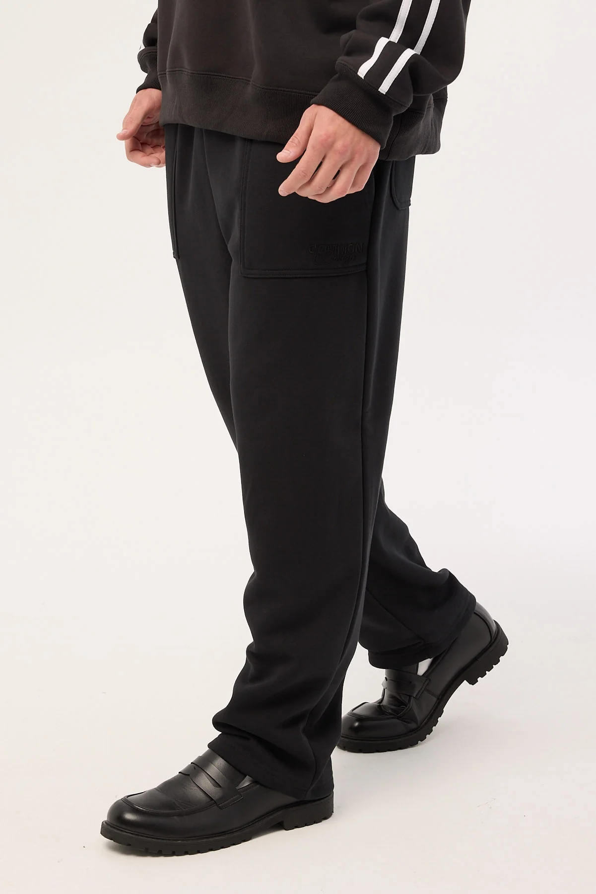 Common Need Chase Baggy Sweatpant Black - Image 4