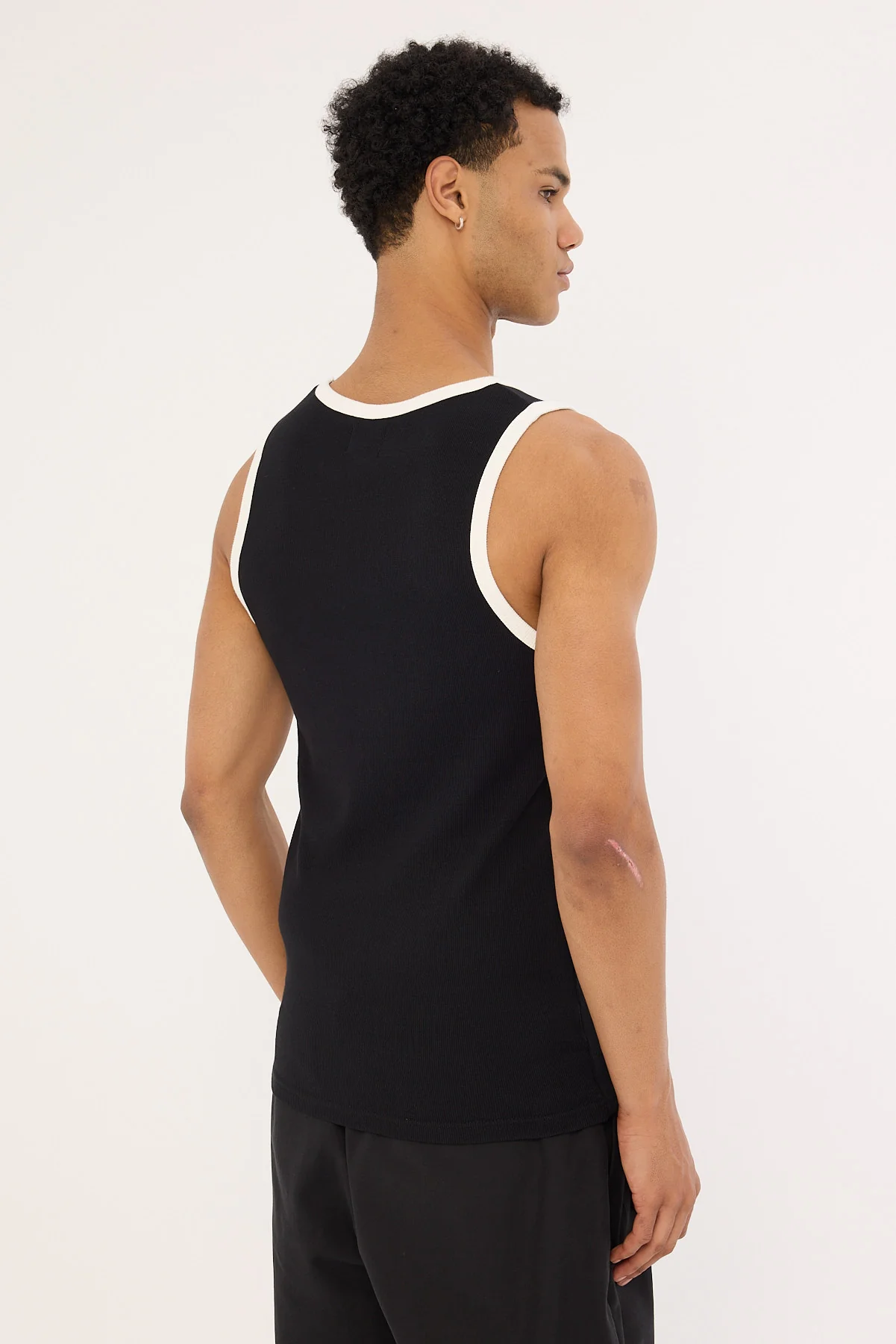 Common Need Contrast Bind Scoop Singlet Tank Black/White - Image 5