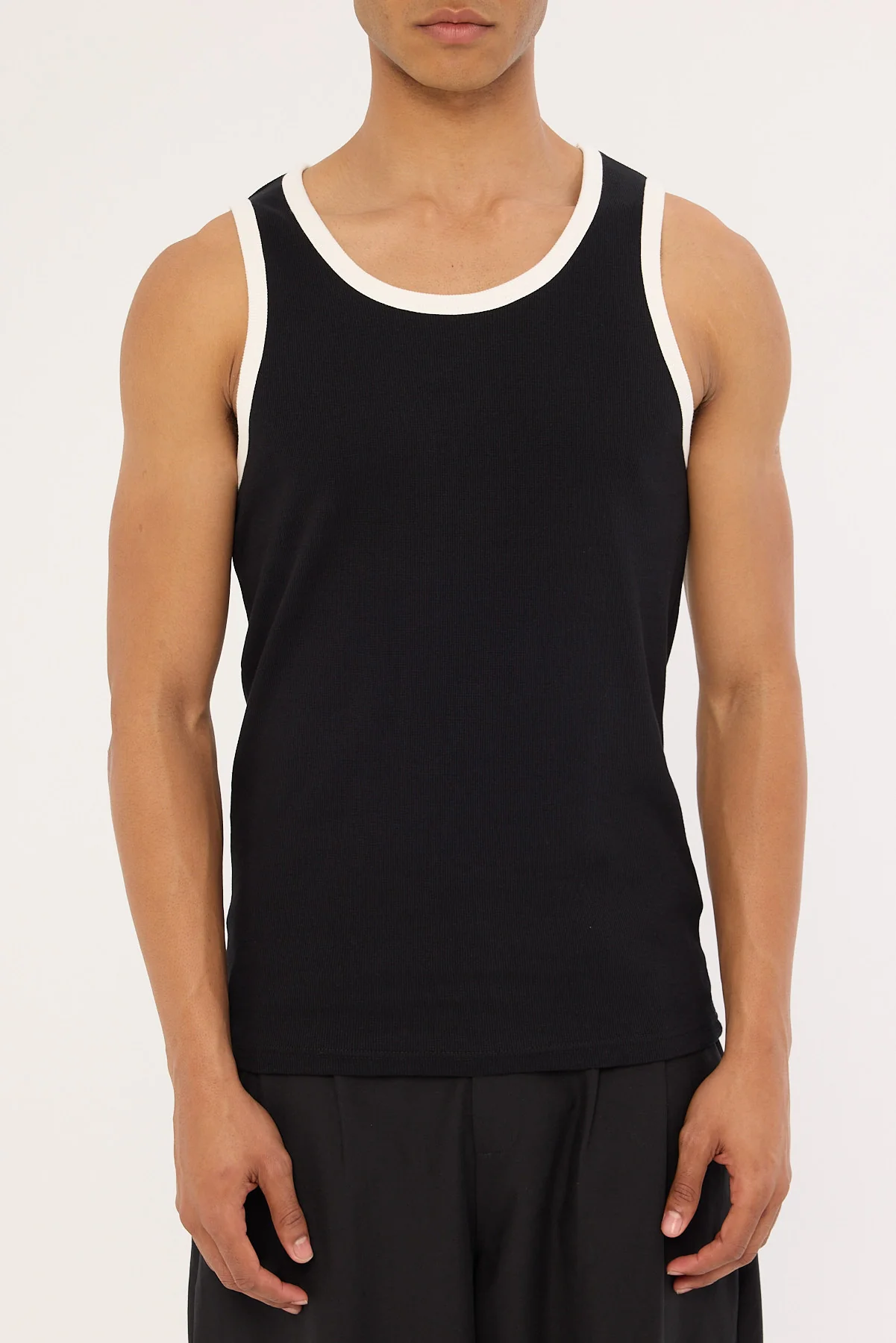 Common Need Contrast Bind Scoop Singlet Tank Black/White - Image 6