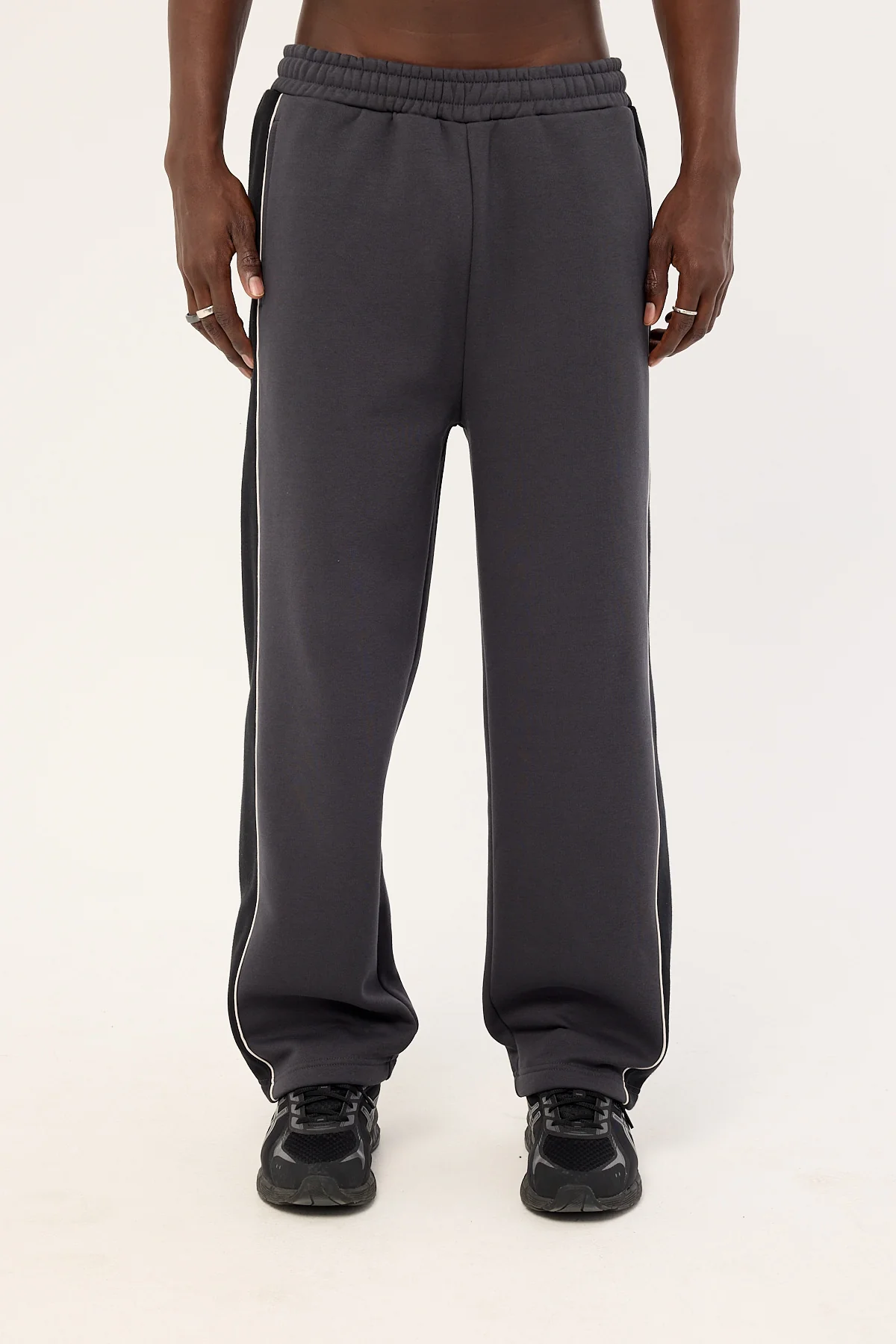 Common Need Gallery Panel Sweatpant Washed Black - Image 7