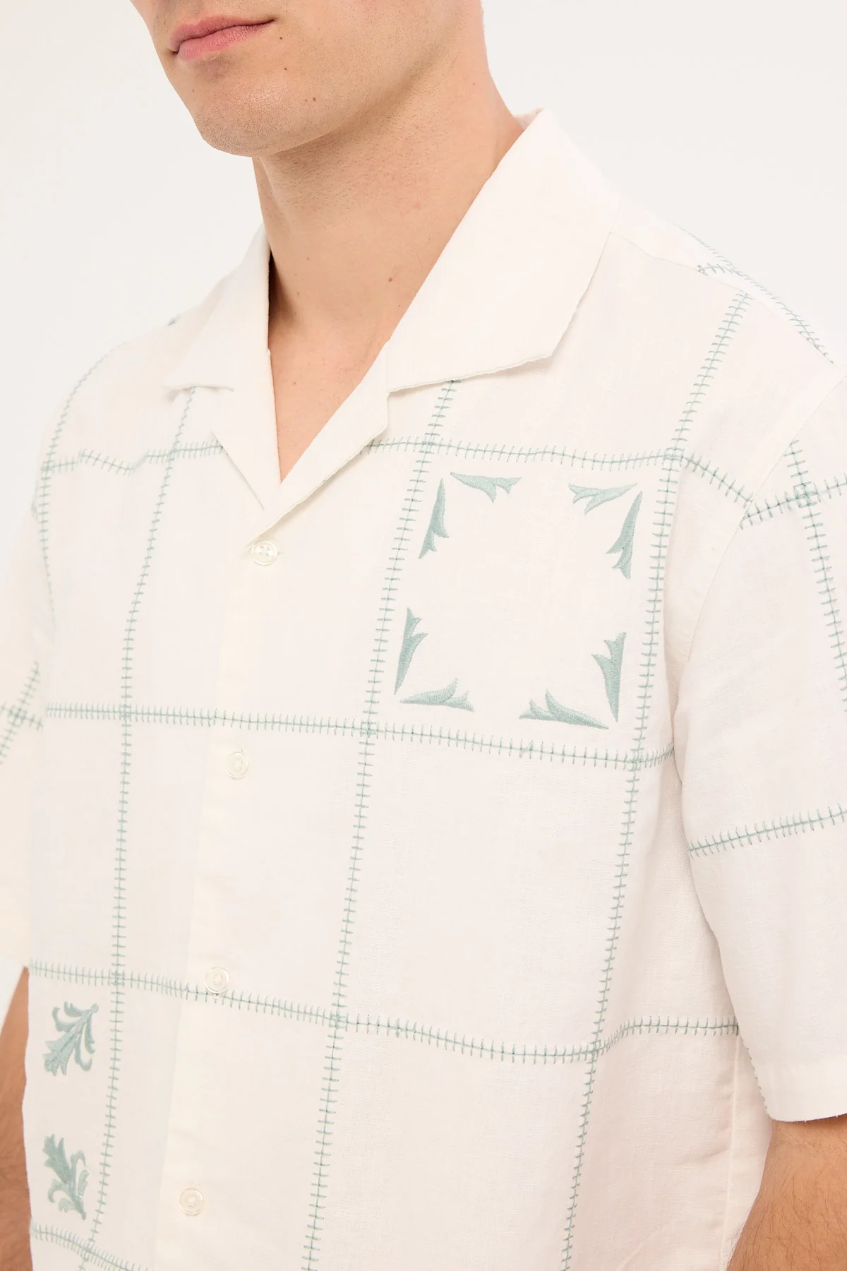 Common Need Grid Boxy Cropped Resort Shirt Off White - Image 4