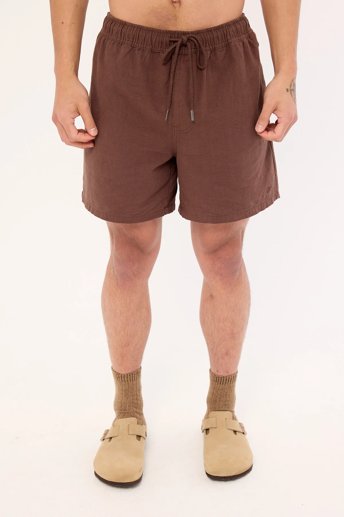 Common Need Island Linen Short Dark Brown - Image 6