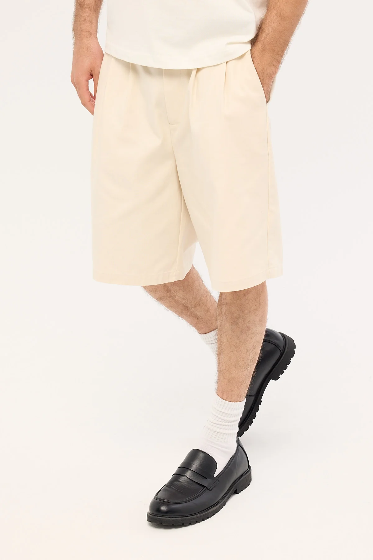 Common Need Jaxon Baggy Tailored Short Ecru - Image 3
