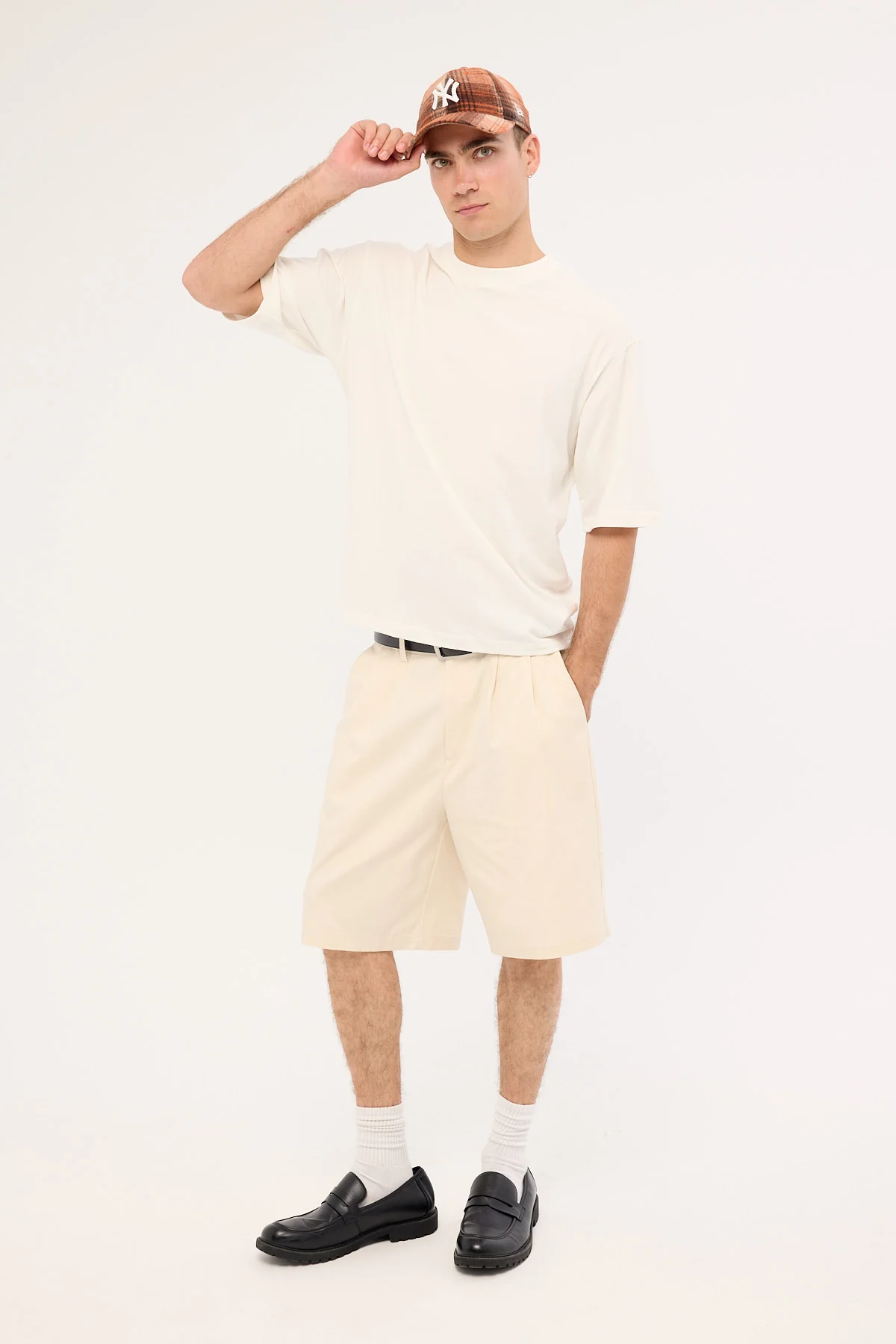 Common Need Jaxon Baggy Tailored Short Ecru - Image 4
