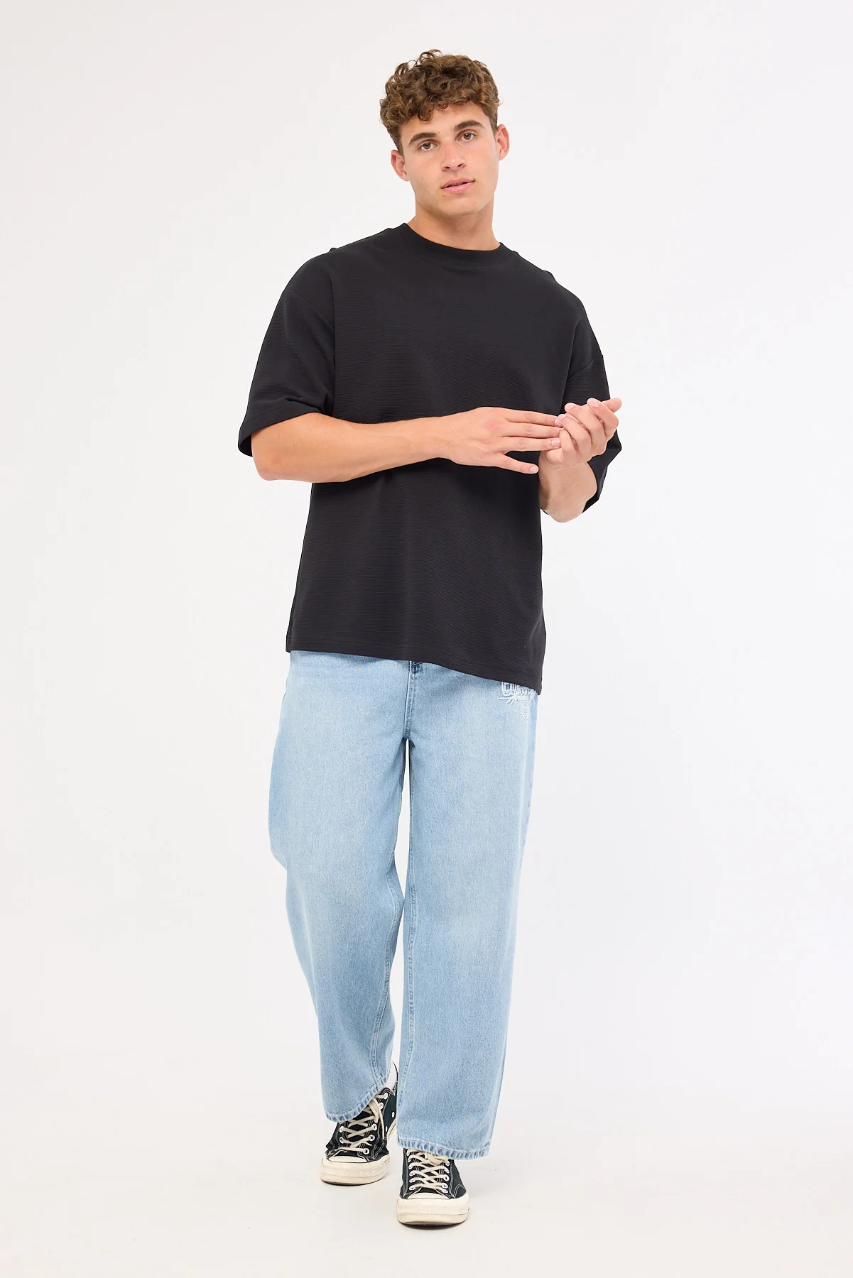 Common Need Luxe Ottoman Easy Tee Black - Image 3
