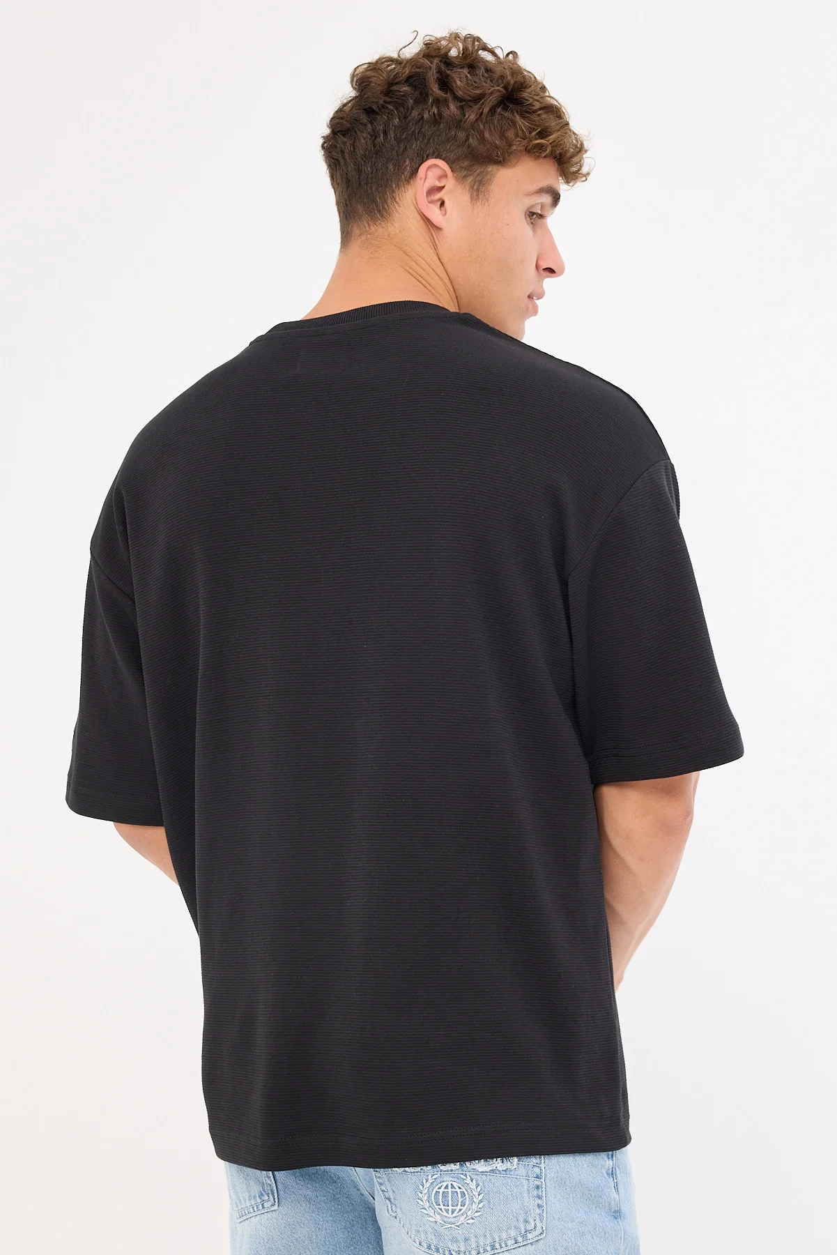 Common Need Luxe Ottoman Easy Tee Black - Image 6