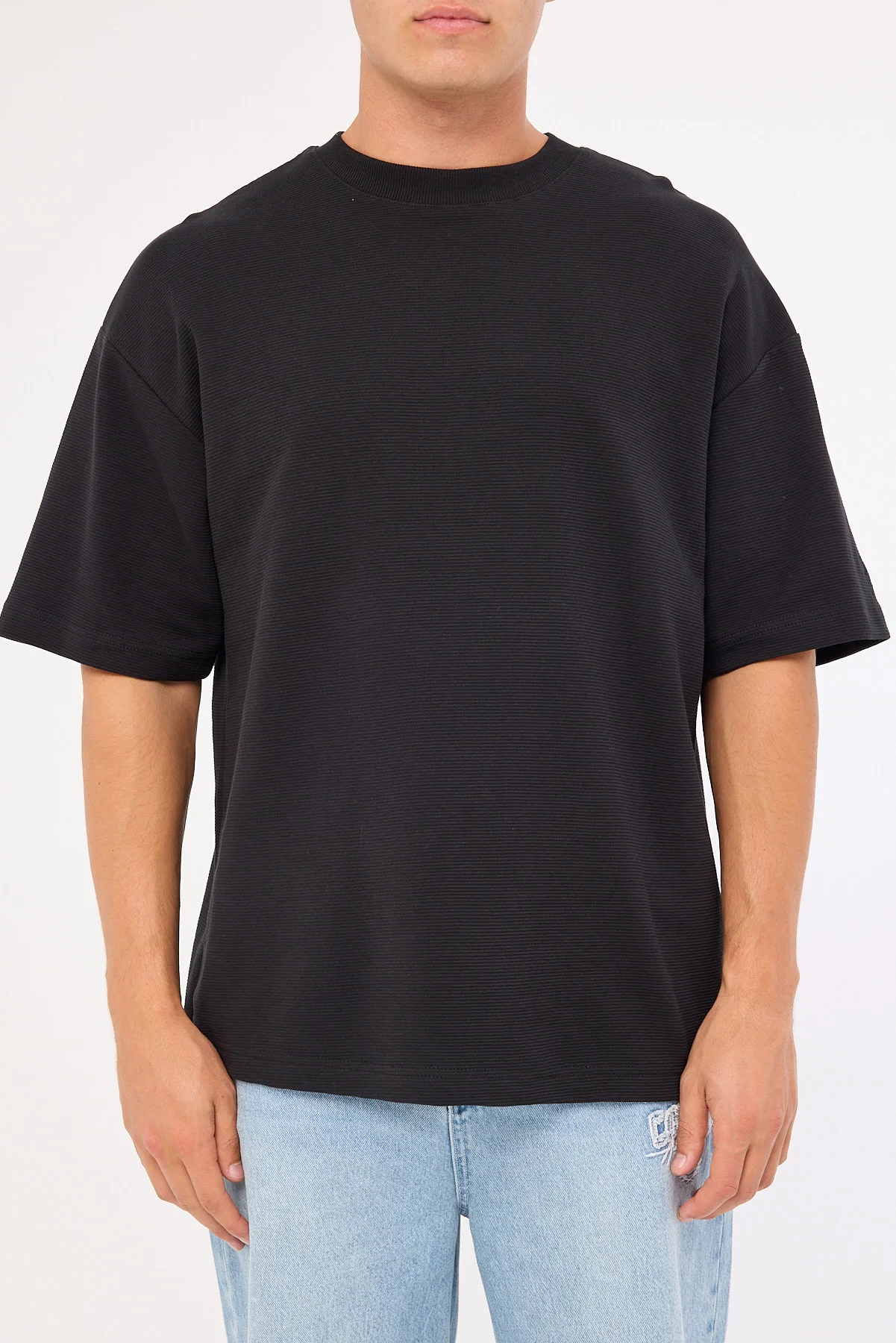 Common Need Luxe Ottoman Easy Tee Black - Image 7
