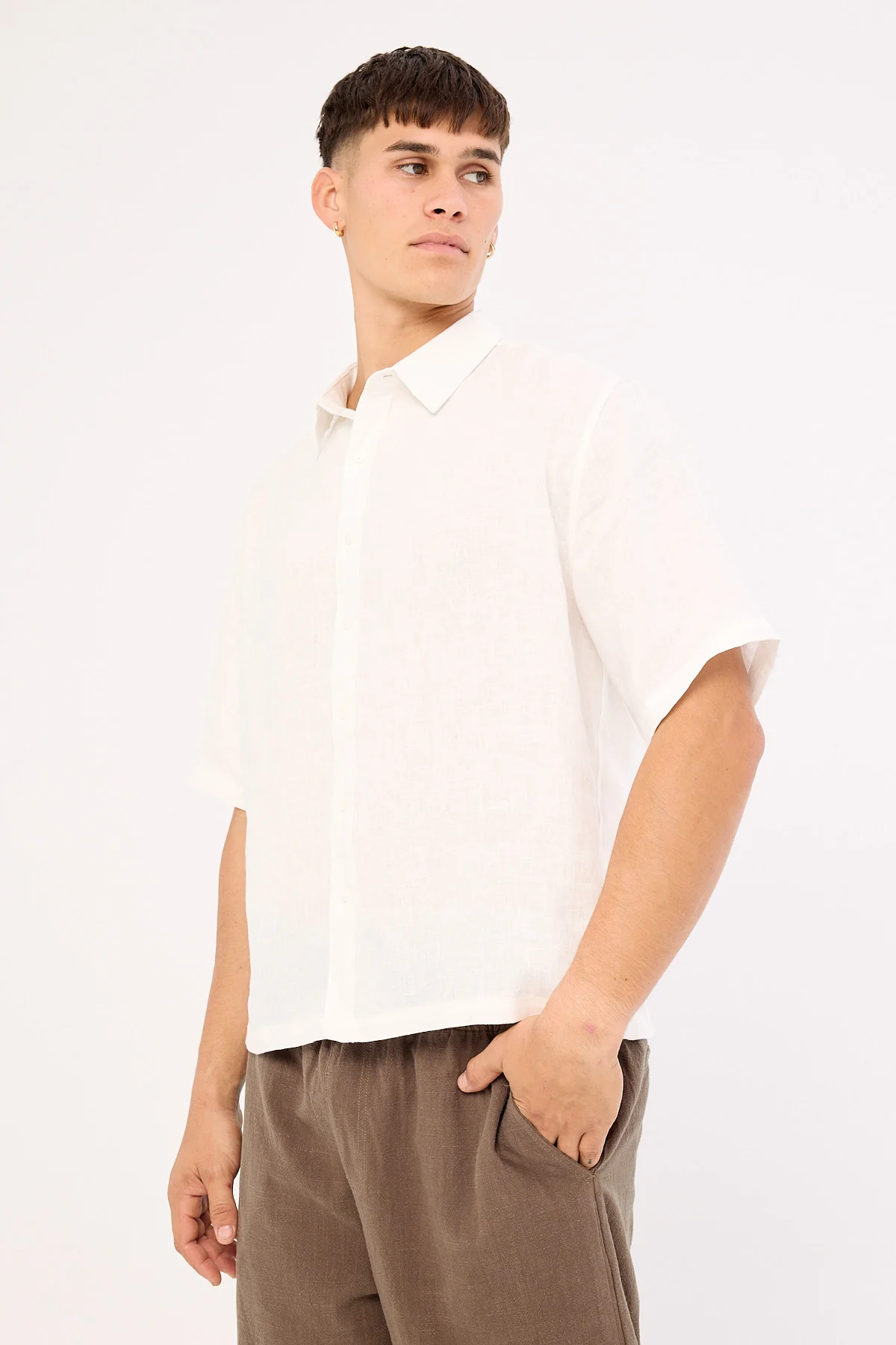 Common Need Oasis Boxy Cropped Linen Shirt Off White - Image 4