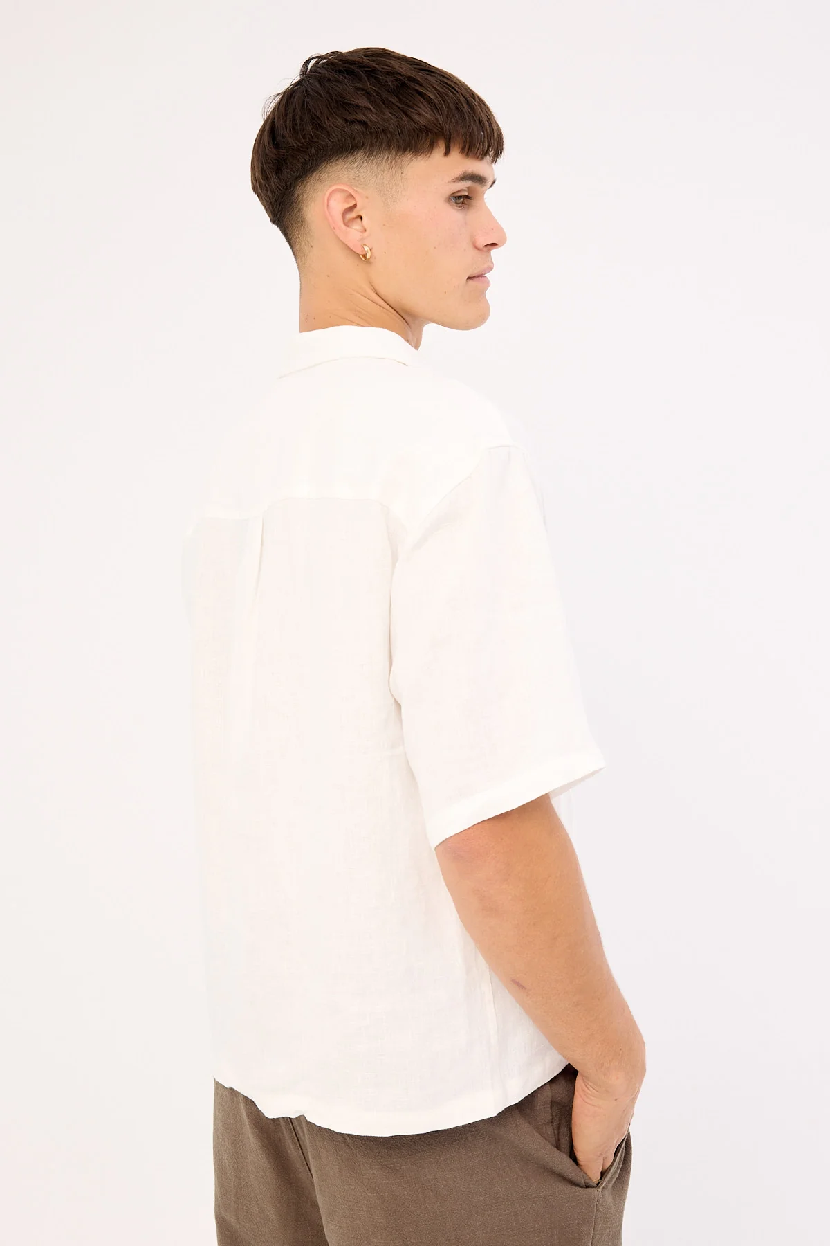 Common Need Oasis Boxy Cropped Linen Shirt Off White - Image 5
