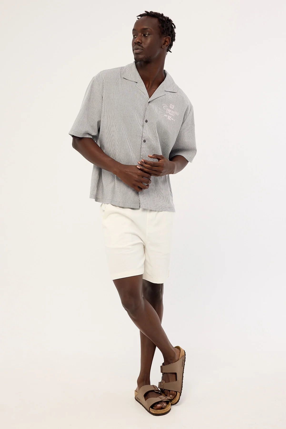 Common Need Relay Boxy Cropped Resort Shirt Off Black - Image 2