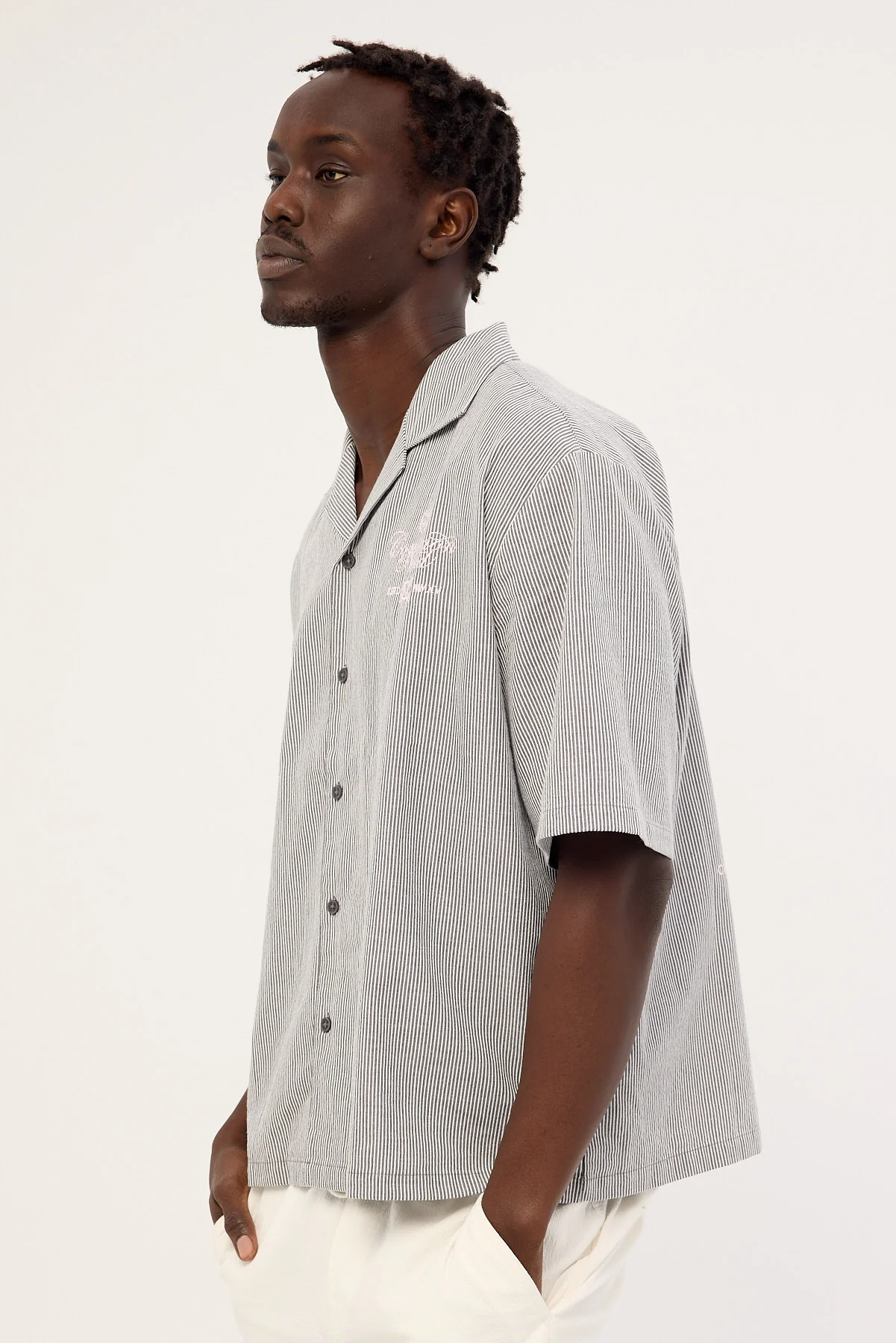 Common Need Relay Boxy Cropped Resort Shirt Off Black - Image 5