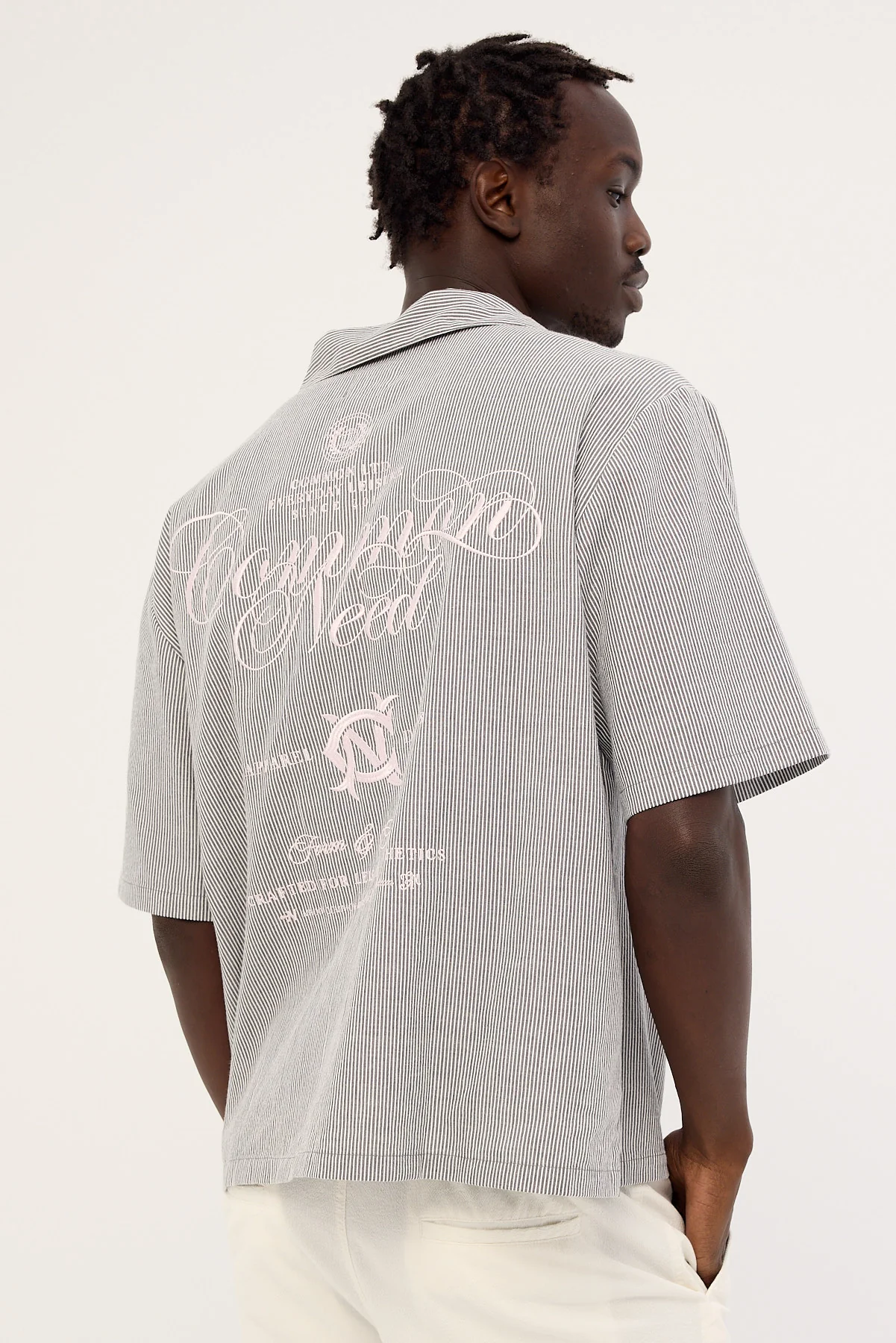 Common Need Relay Boxy Cropped Resort Shirt Off Black - Image 6