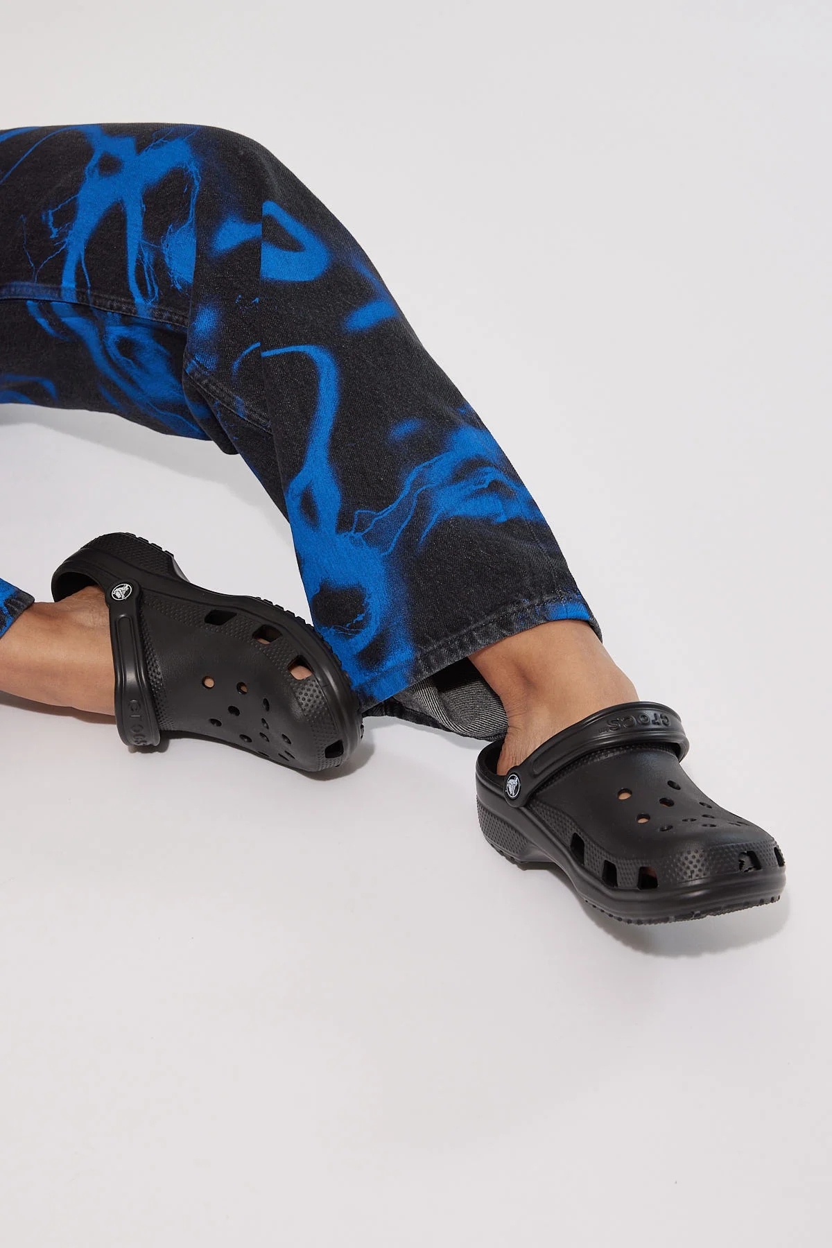 Crocs Classic Black - Image 2