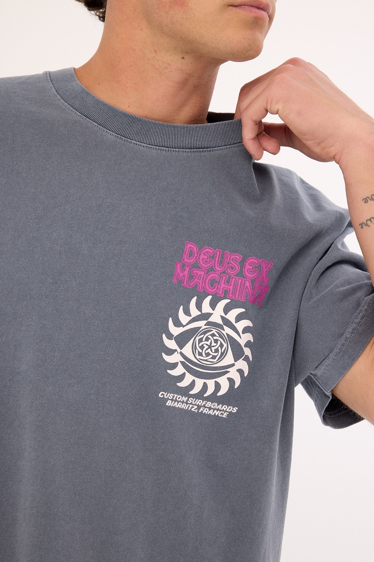 Deus Ex Machina Crank Tee Anthracite - Image 5