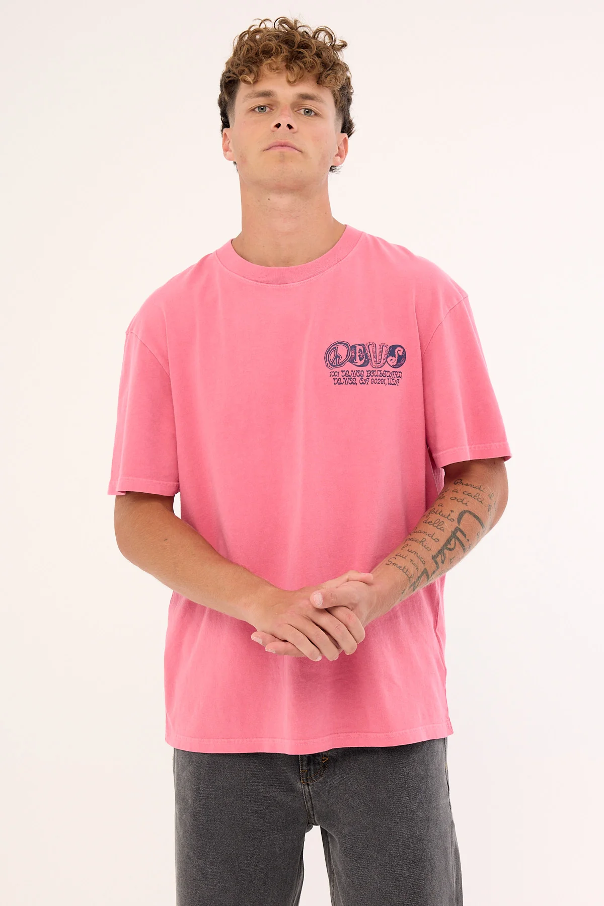 Deus Ex Machina Labyrinth Tee Raspberry - Image 3