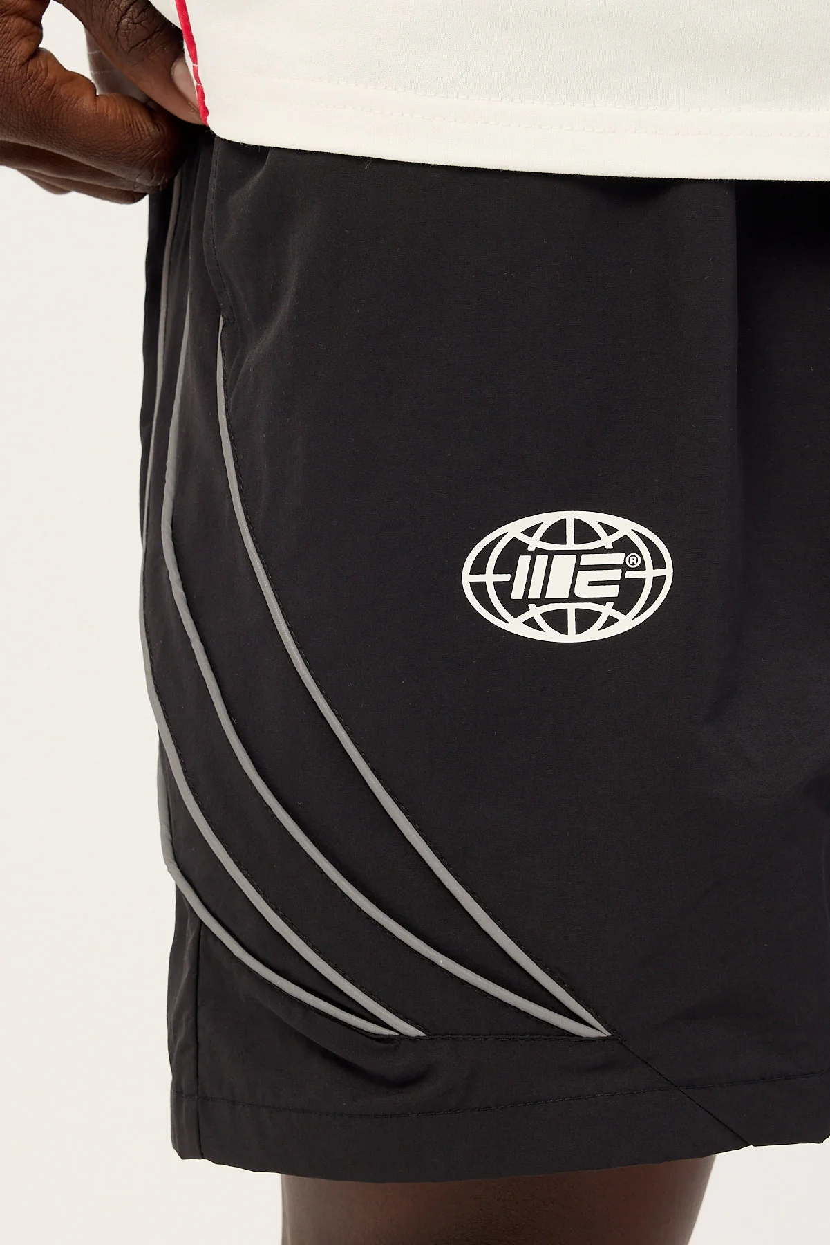 Engage Reflective Global Short Black - Image 7