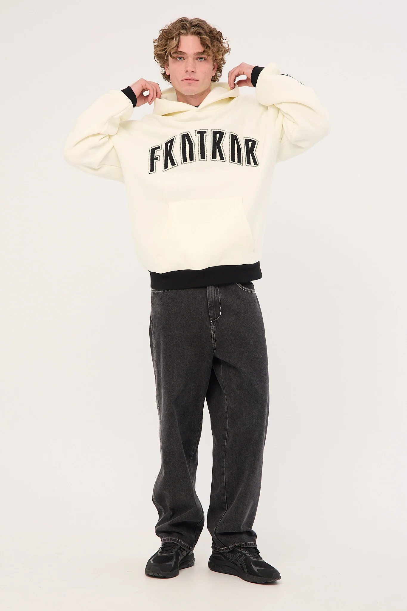 Front Runner FRNTRNR Hoodie Vanilla - Image 2