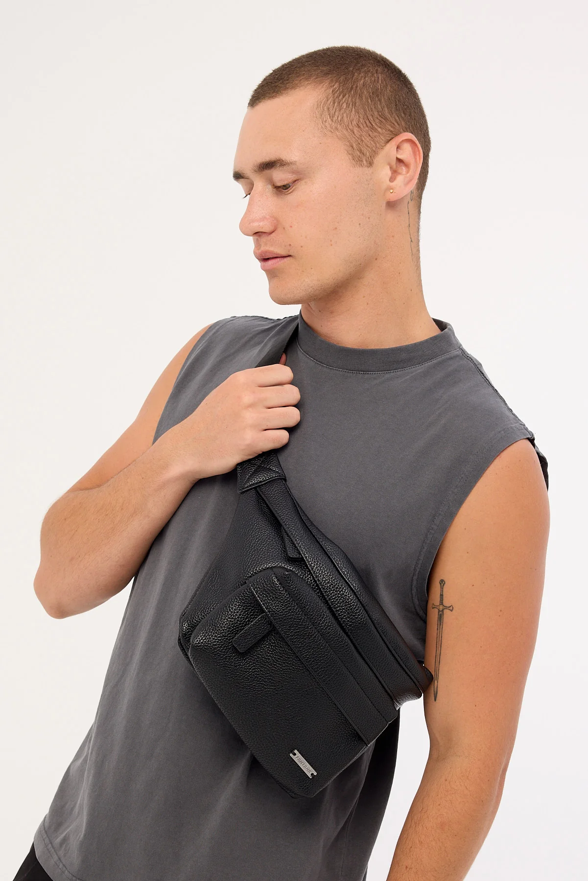 Front Runner FRNTRNR Leather Hip Bag Black - Image 5