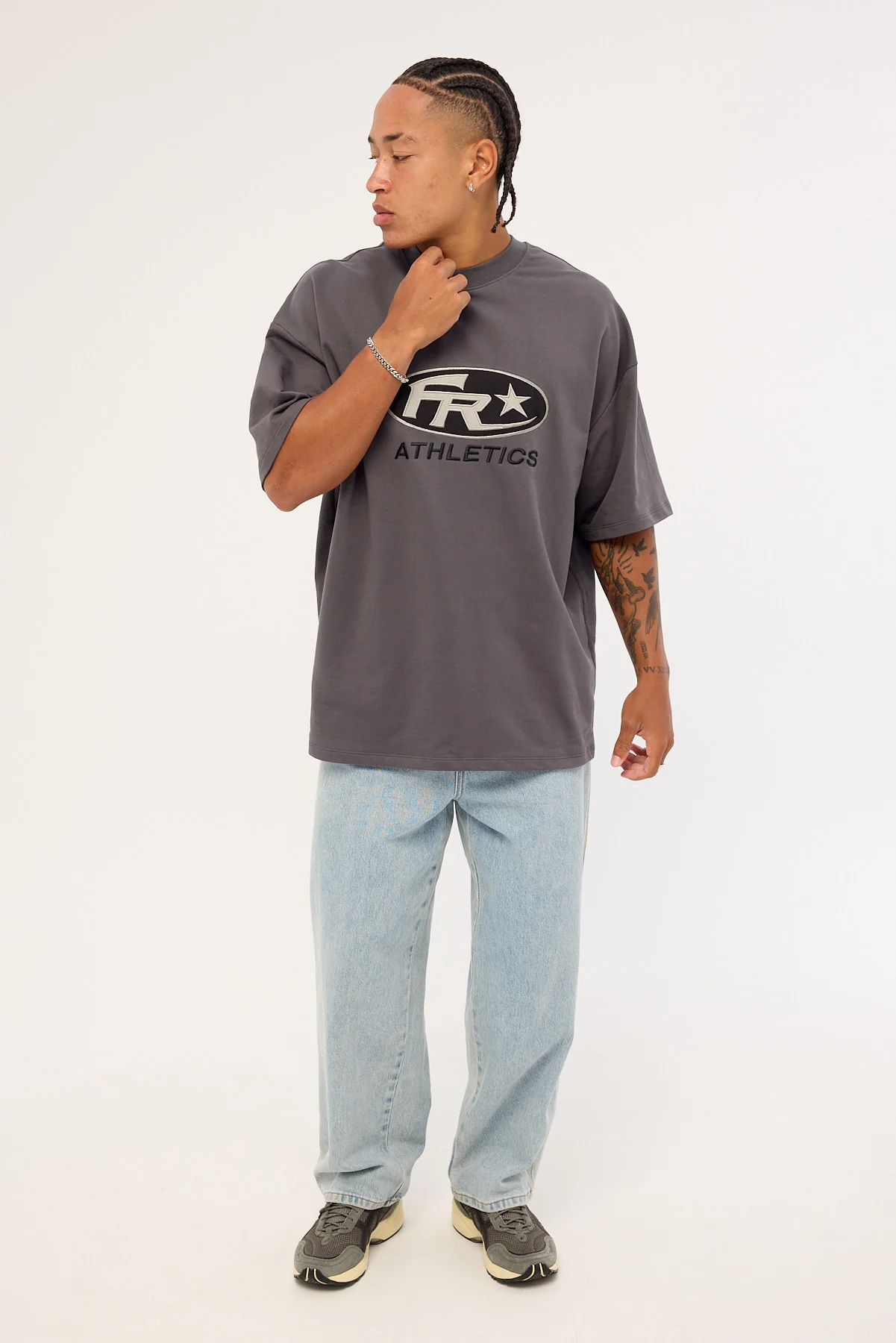 Front Runner Resilience Tee Charcoal - Image 2
