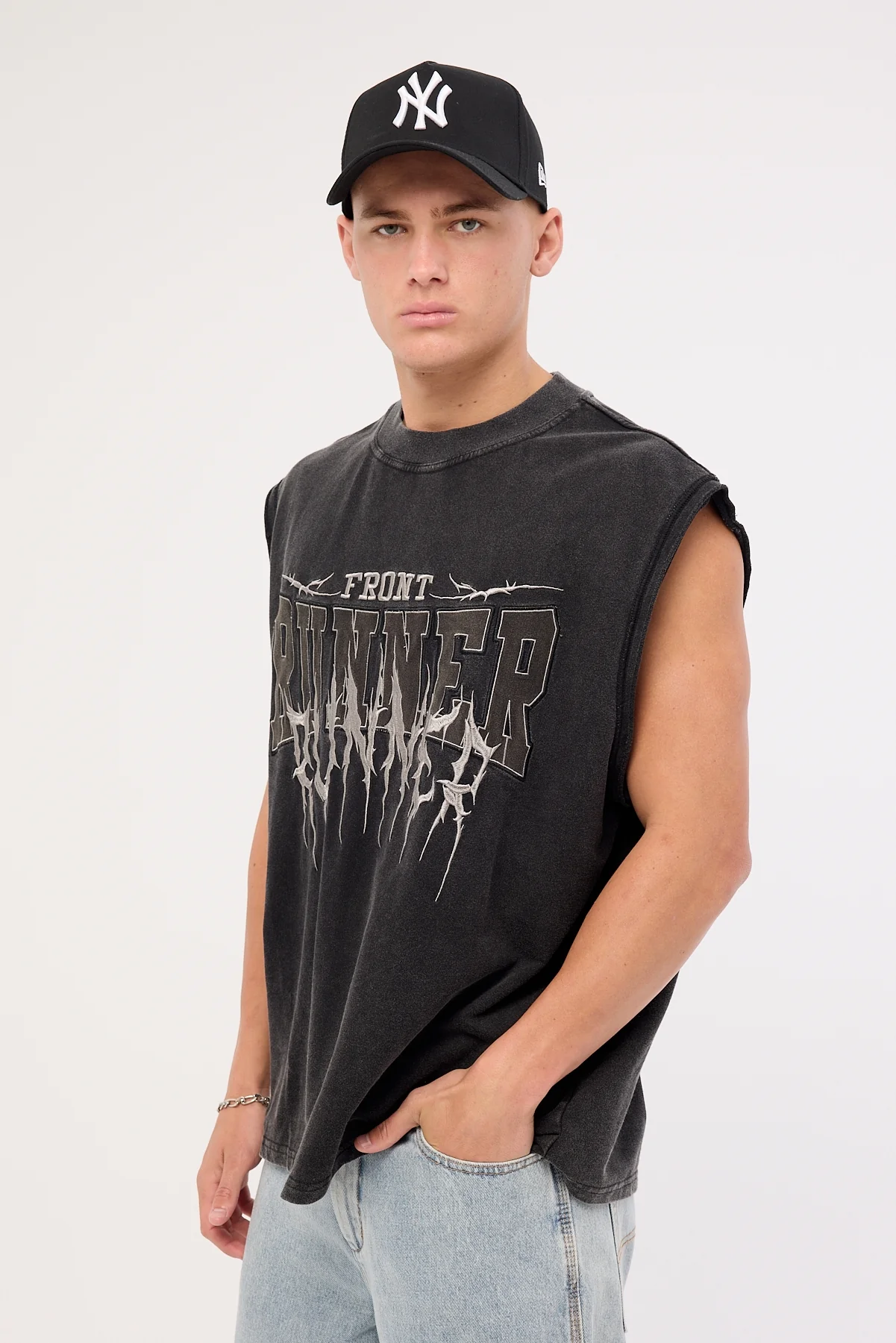 Front Runner Runner Tattoo Muscle Washed Black - Image 4
