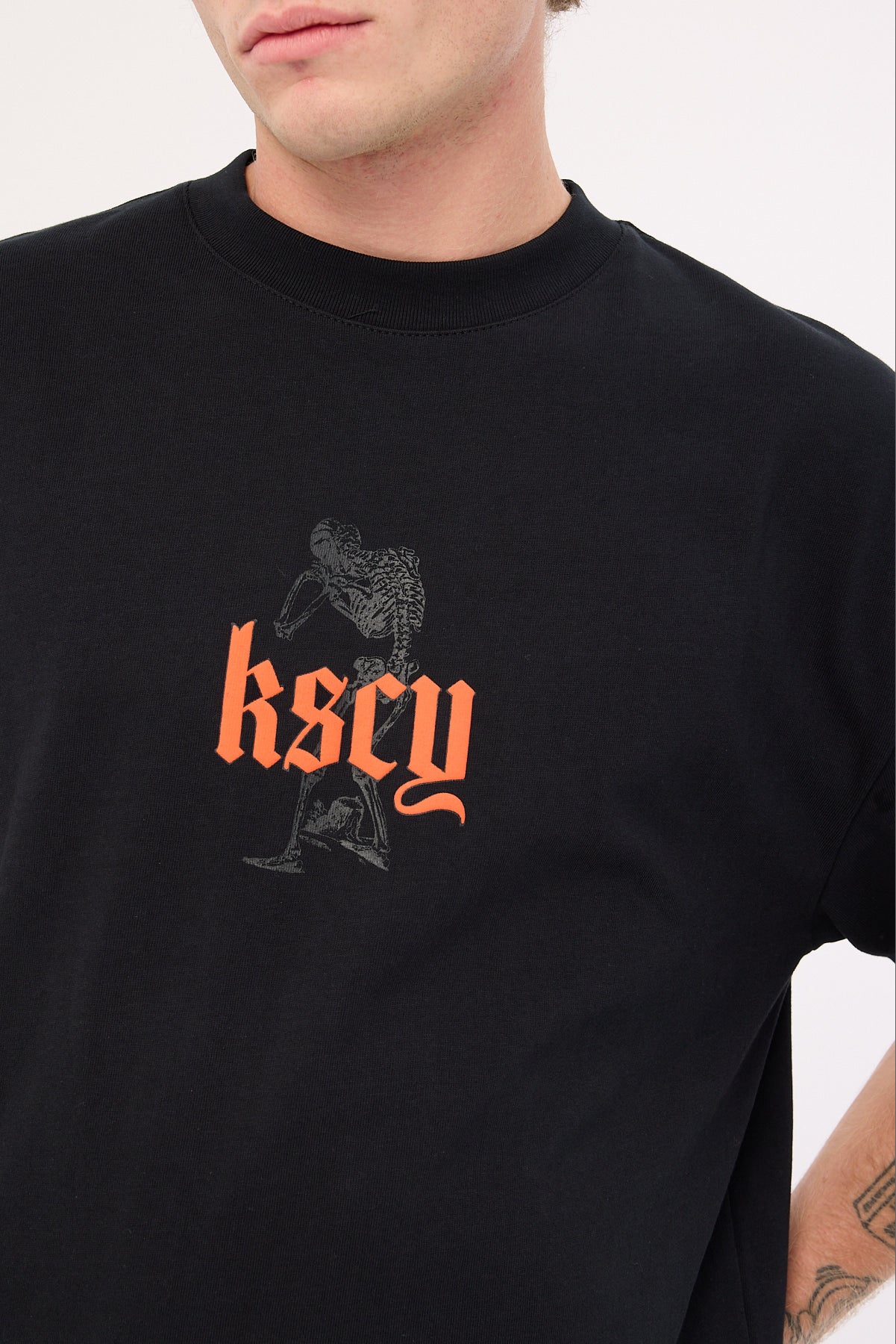 Kiss Chacey Intertwined Street Tee Anthracite Black - Image 4