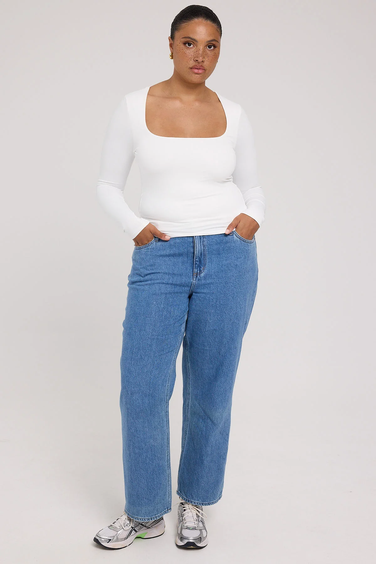 L&t Long Sleeve Scoop Neck Tee White - Image 5