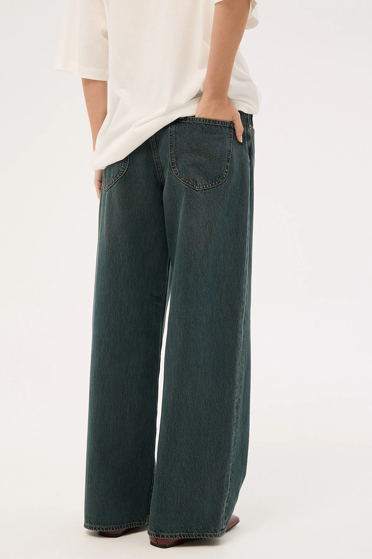 Lee Low Slouch Jean Smoked Tea - Image 6
