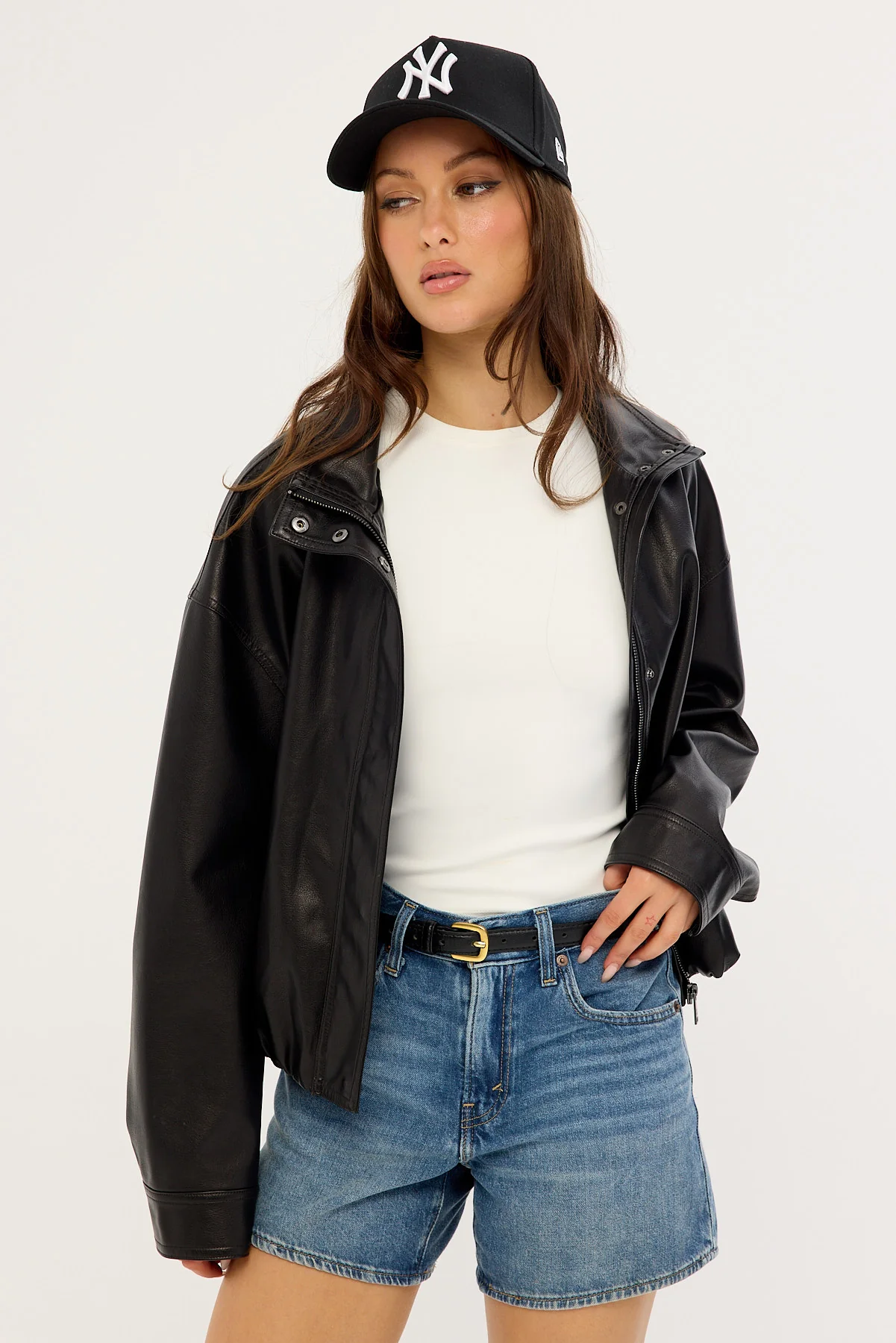Levi's Cinch Mid-Thigh Short Lift Up Short - Image 2