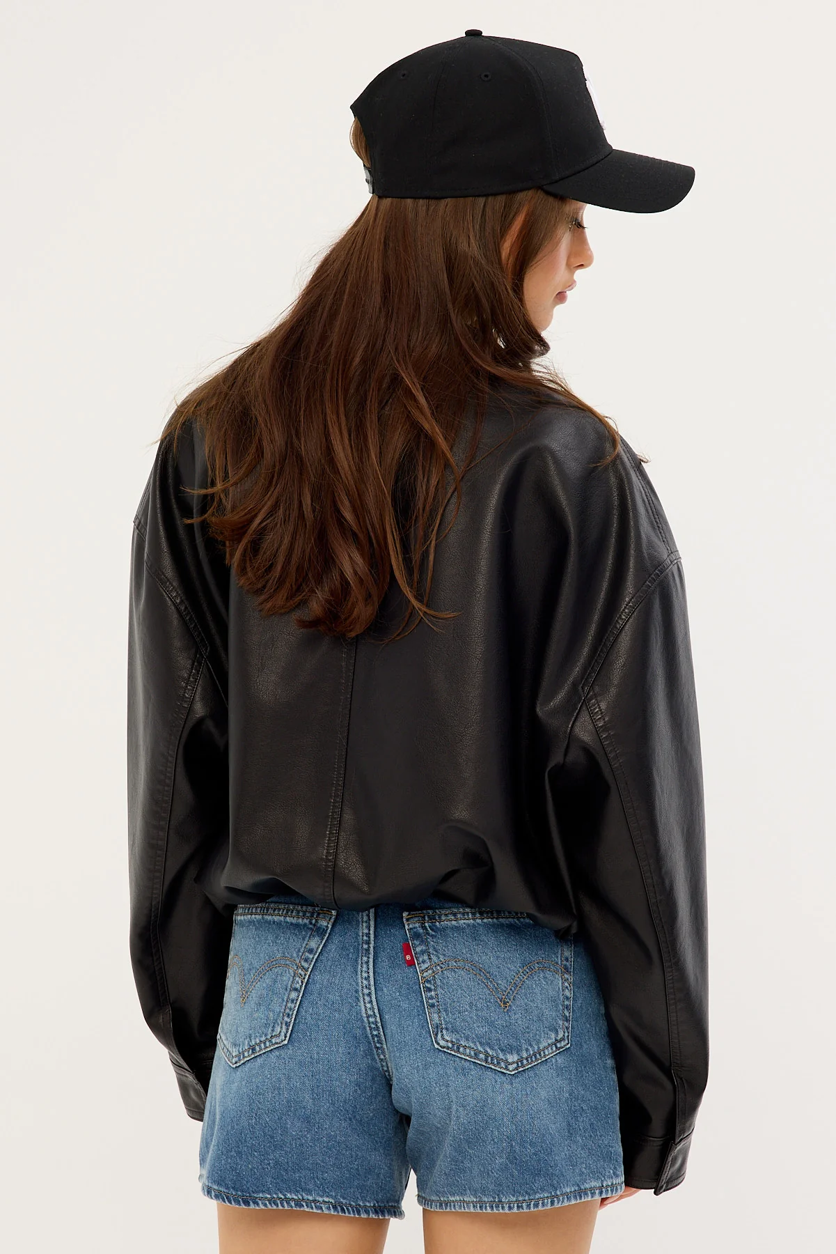Levi's Cinch Mid-Thigh Short Lift Up Short - Image 4