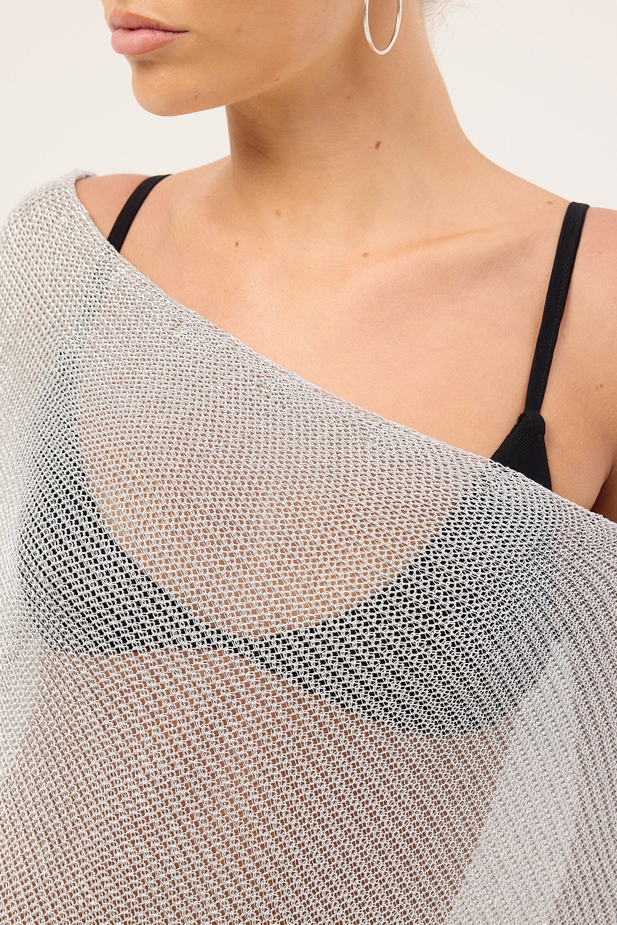 Lioness Luminous Poncho Silver - Image 5