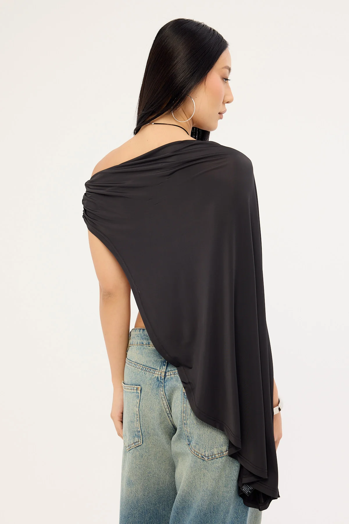 Lioness Reborn Poncho Noir - Image 5