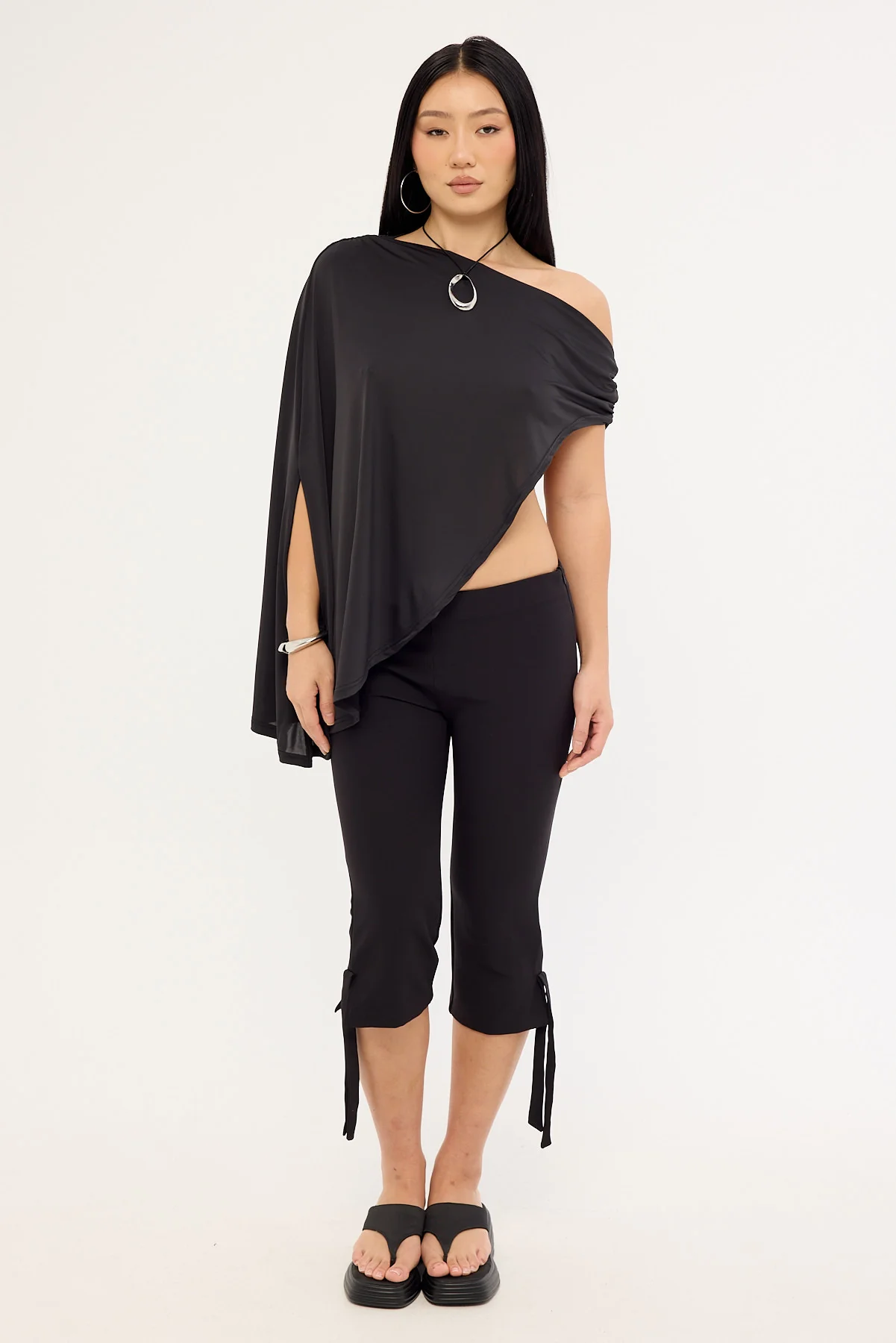 Lioness Reborn Poncho Noir - Image 6
